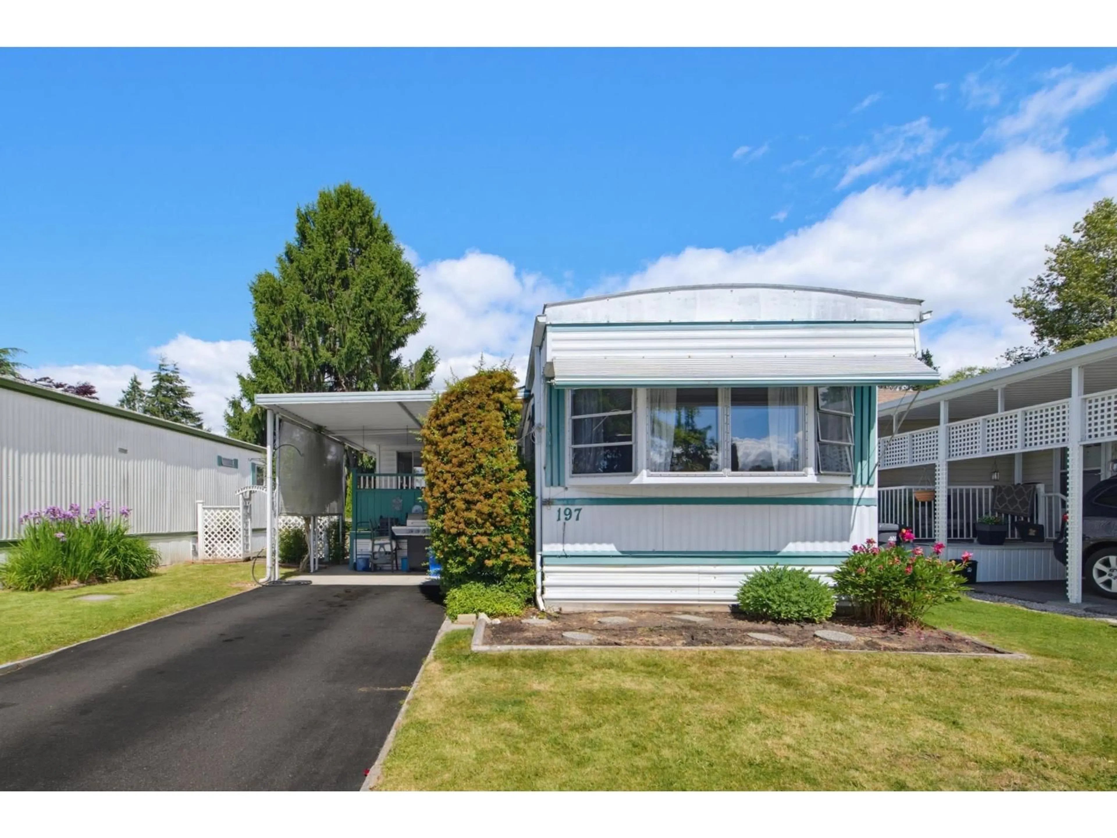 Home with vinyl exterior material, street for 197 - 1840 160 STREET, Surrey British Columbia V4A4A4