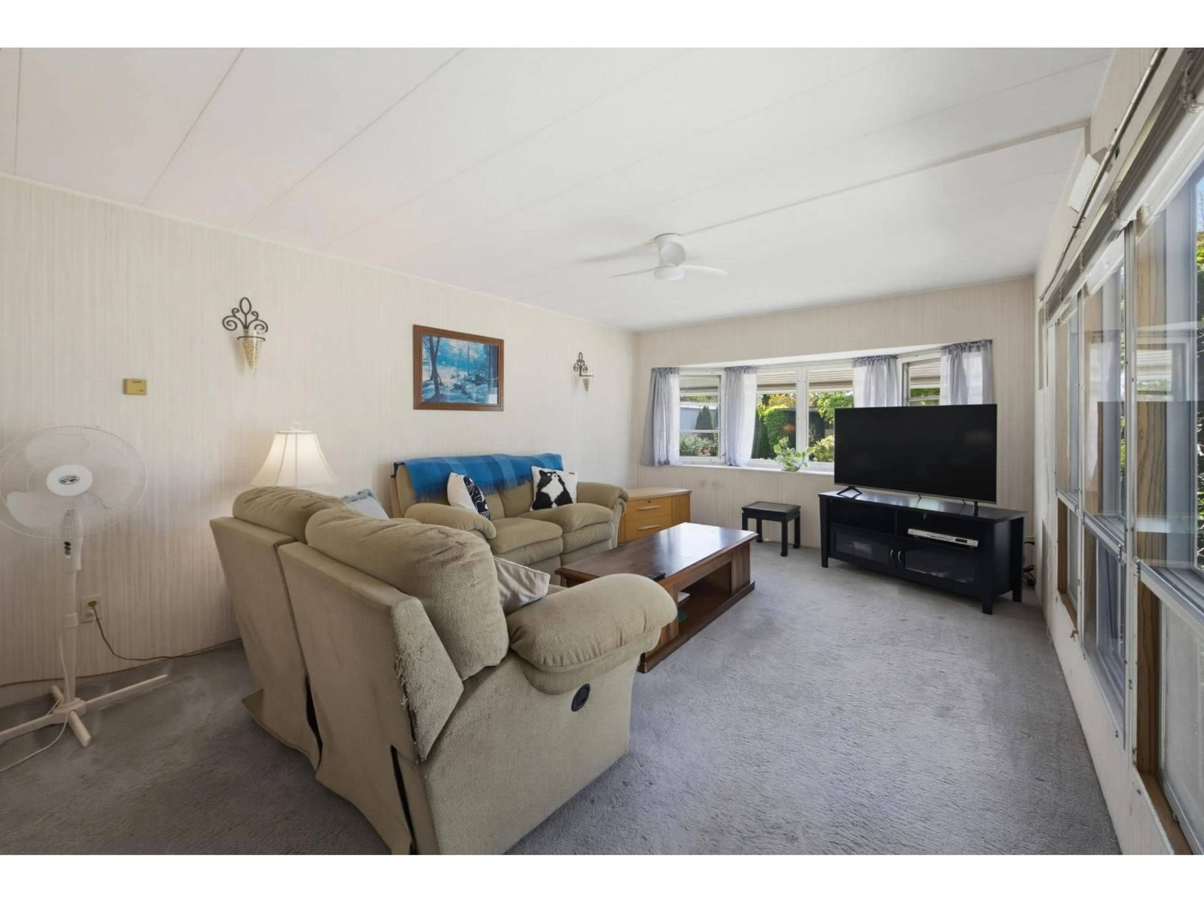 Living room with furniture, unknown for 197 - 1840 160 STREET, Surrey British Columbia V4A4A4