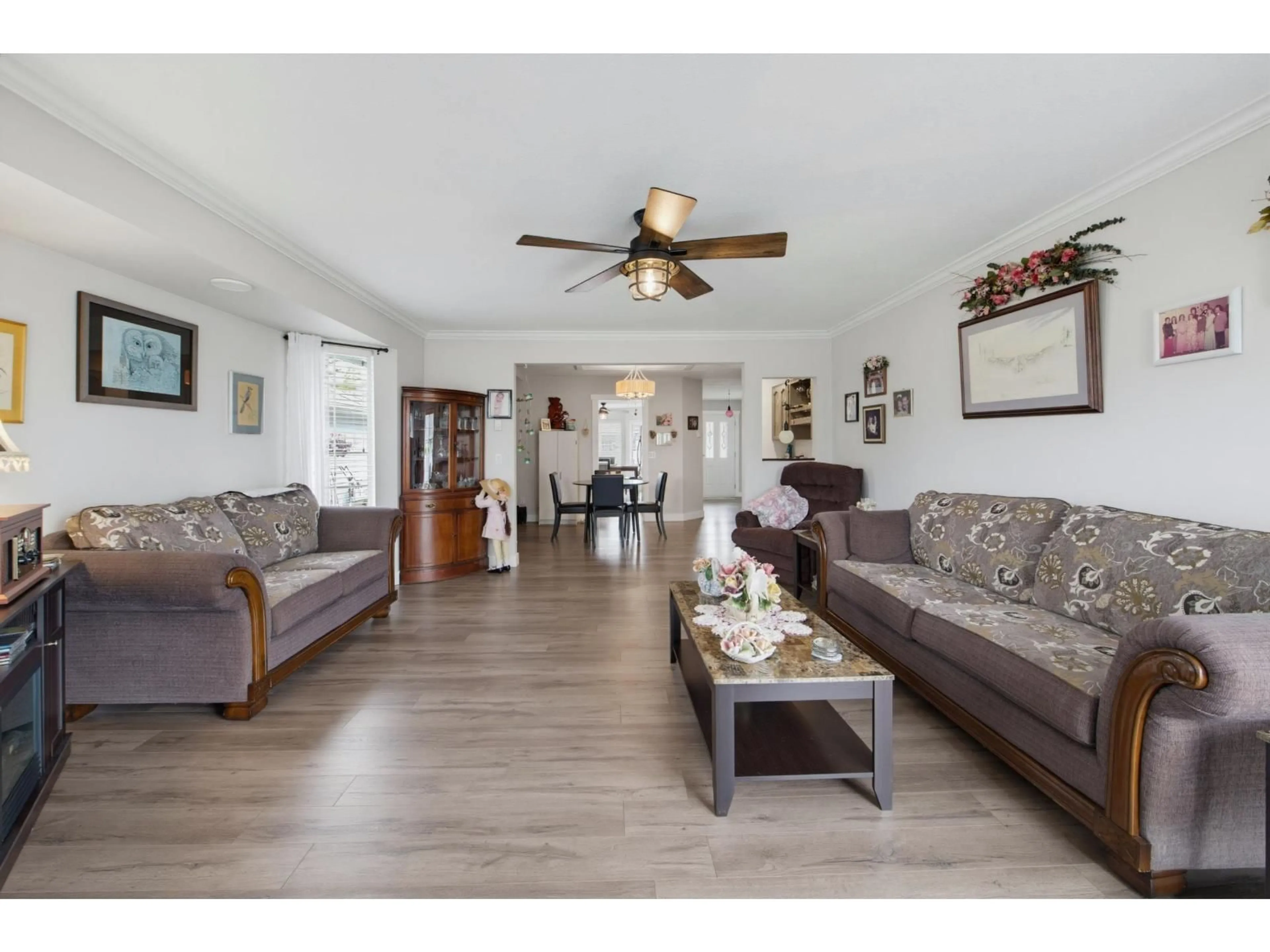 Living room with furniture, wood/laminate floor for 56 - 1450 MCCALLUM ROAD, Abbotsford British Columbia V2S8A5