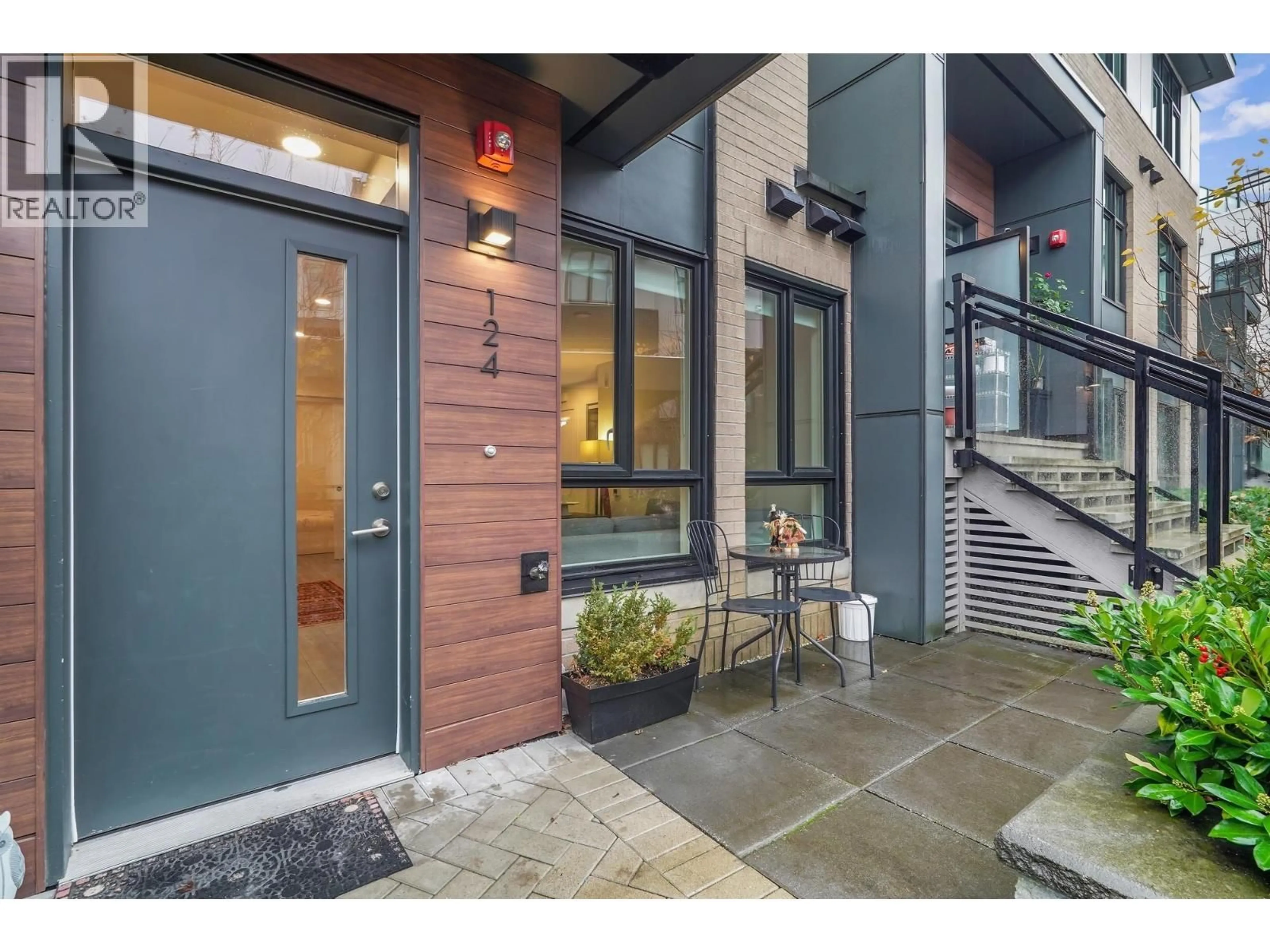 Indoor entryway for 124 - 2035 GLENAIRE DRIVE, North Vancouver British Columbia V7P1Y2
