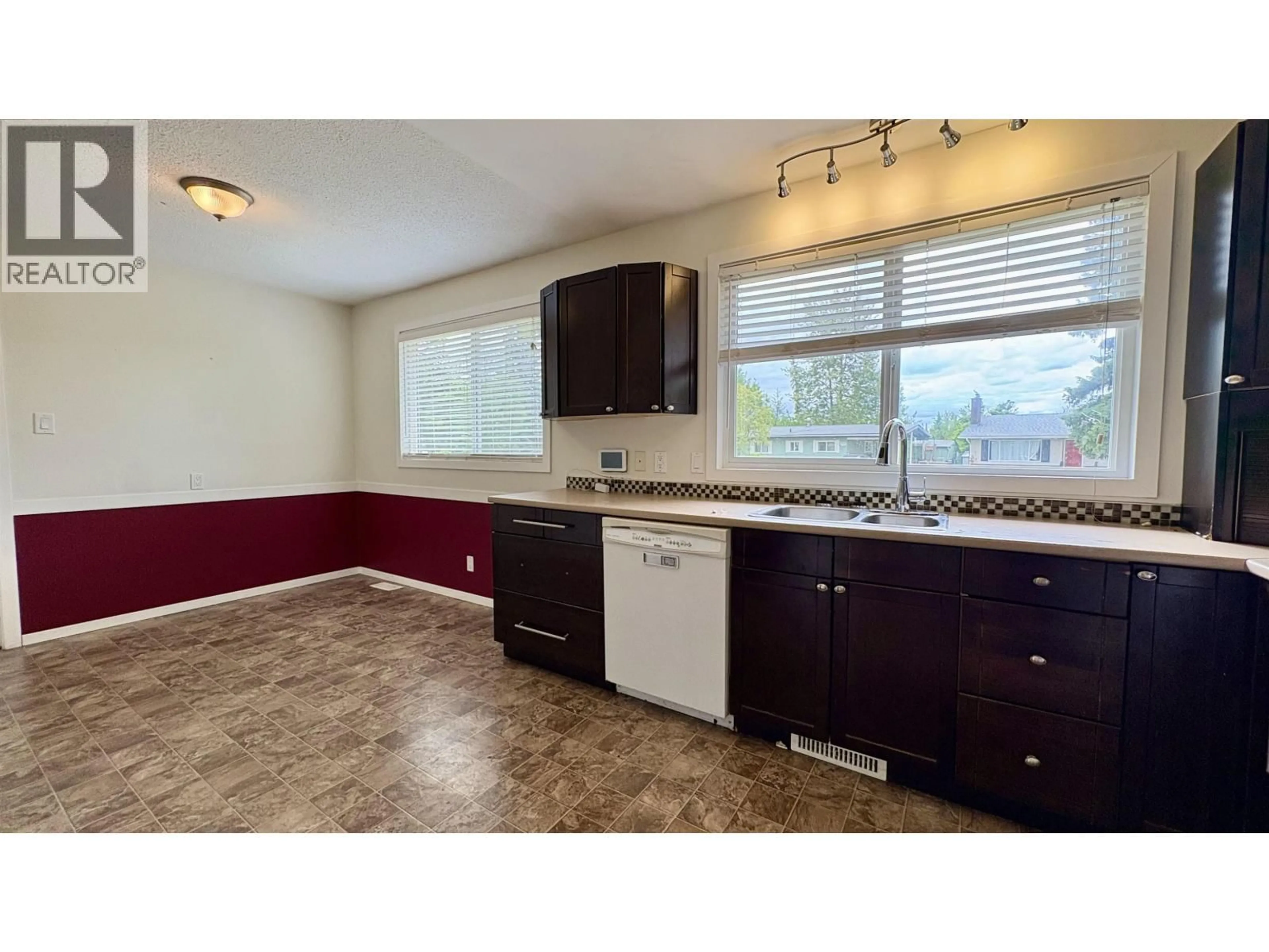 Standard kitchen, unknown for 322 PIONEER AVENUE, Prince George British Columbia V2M4M2