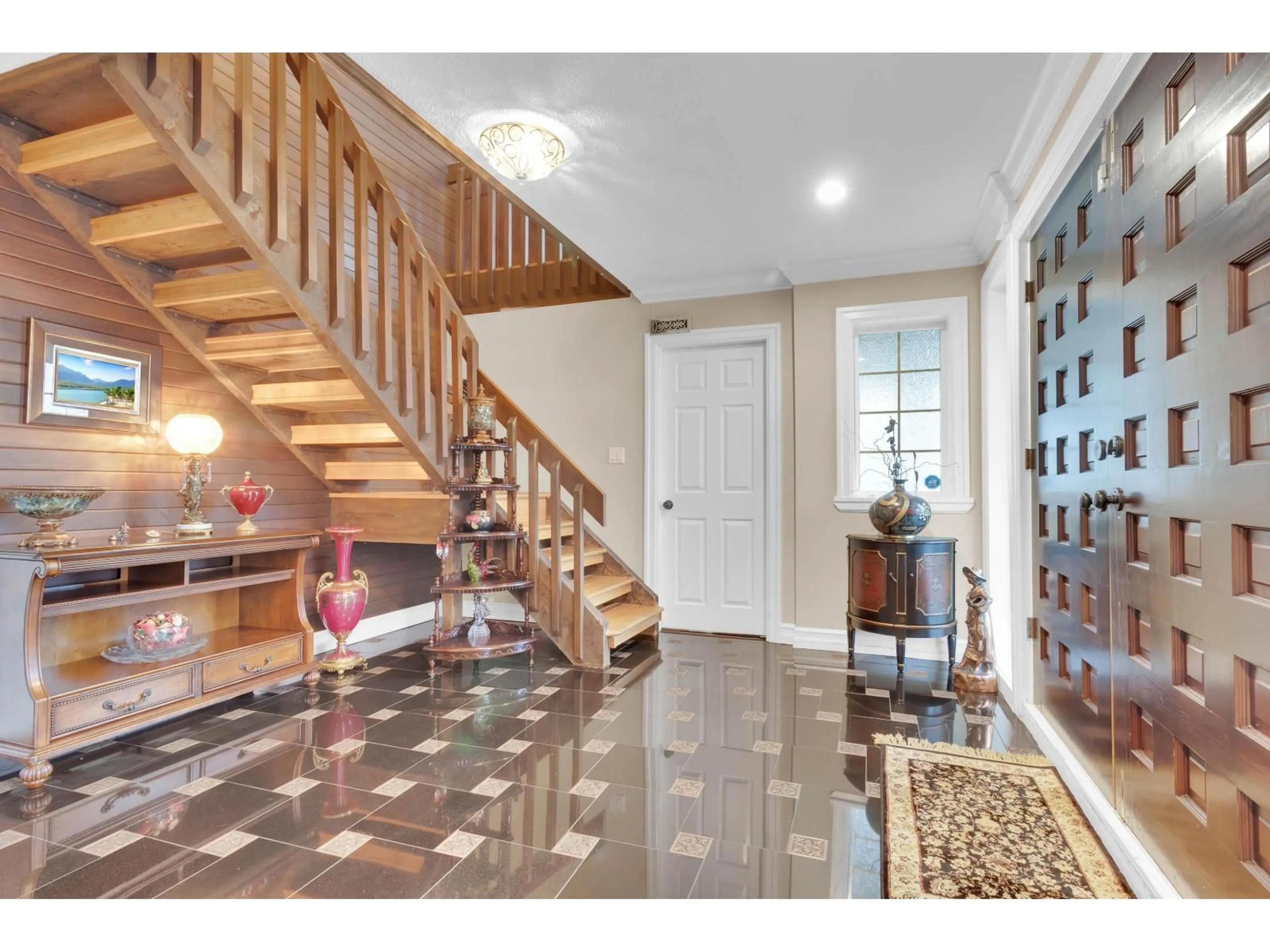 Indoor foyer for 5625 132 STREET, Surrey British Columbia V3X1N8