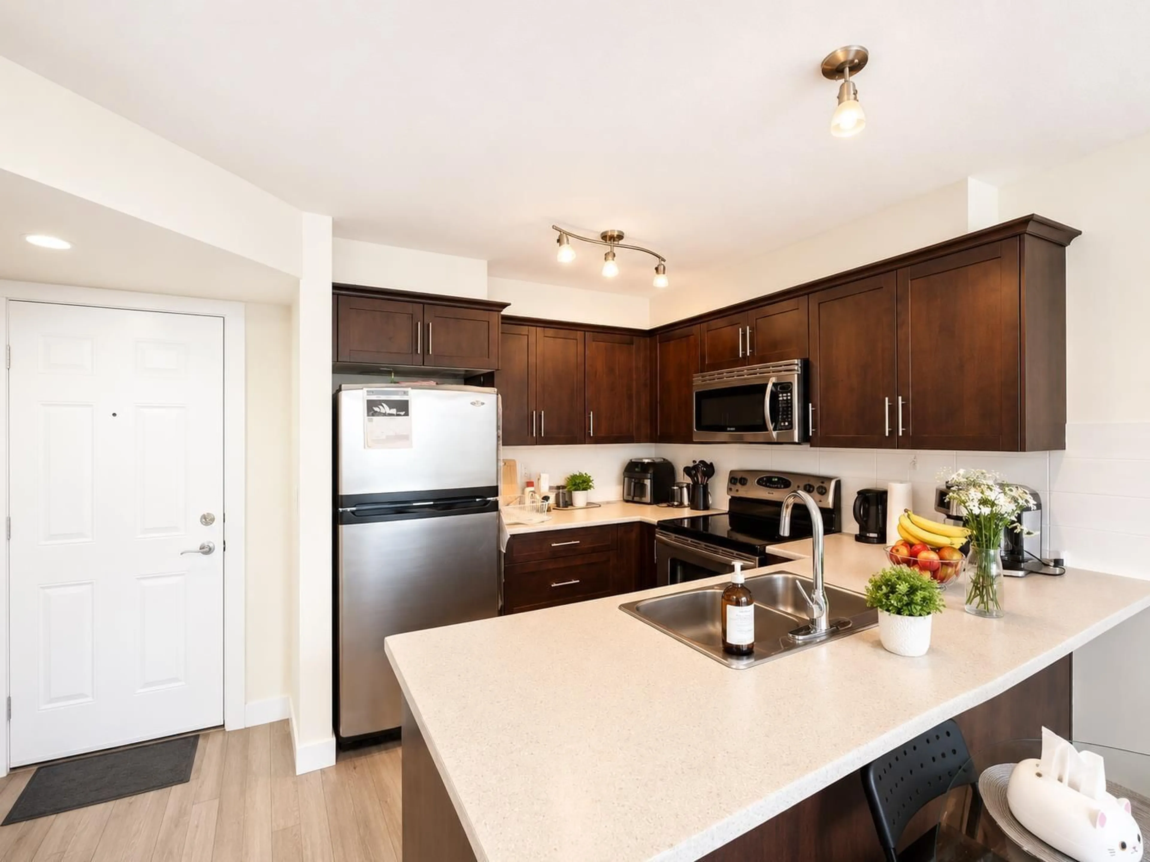 Open concept kitchen, unknown for 319 - 9422 VICTOR STREET, Chilliwack British Columbia V2P0B8