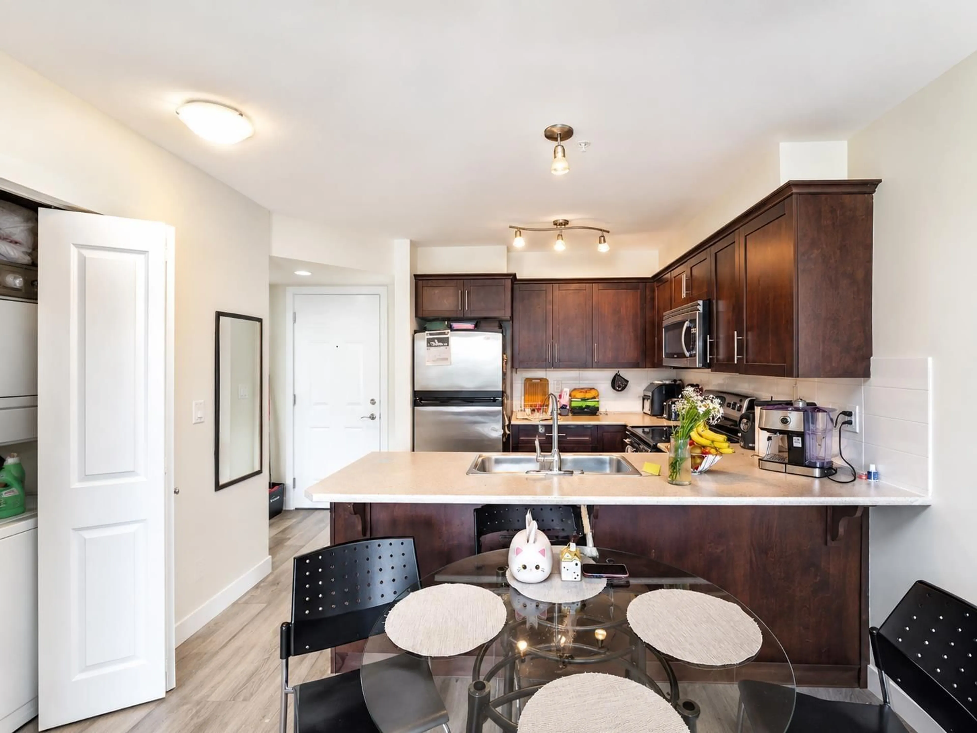 Open concept kitchen, unknown for 319 - 9422 VICTOR STREET, Chilliwack British Columbia V2P0B8