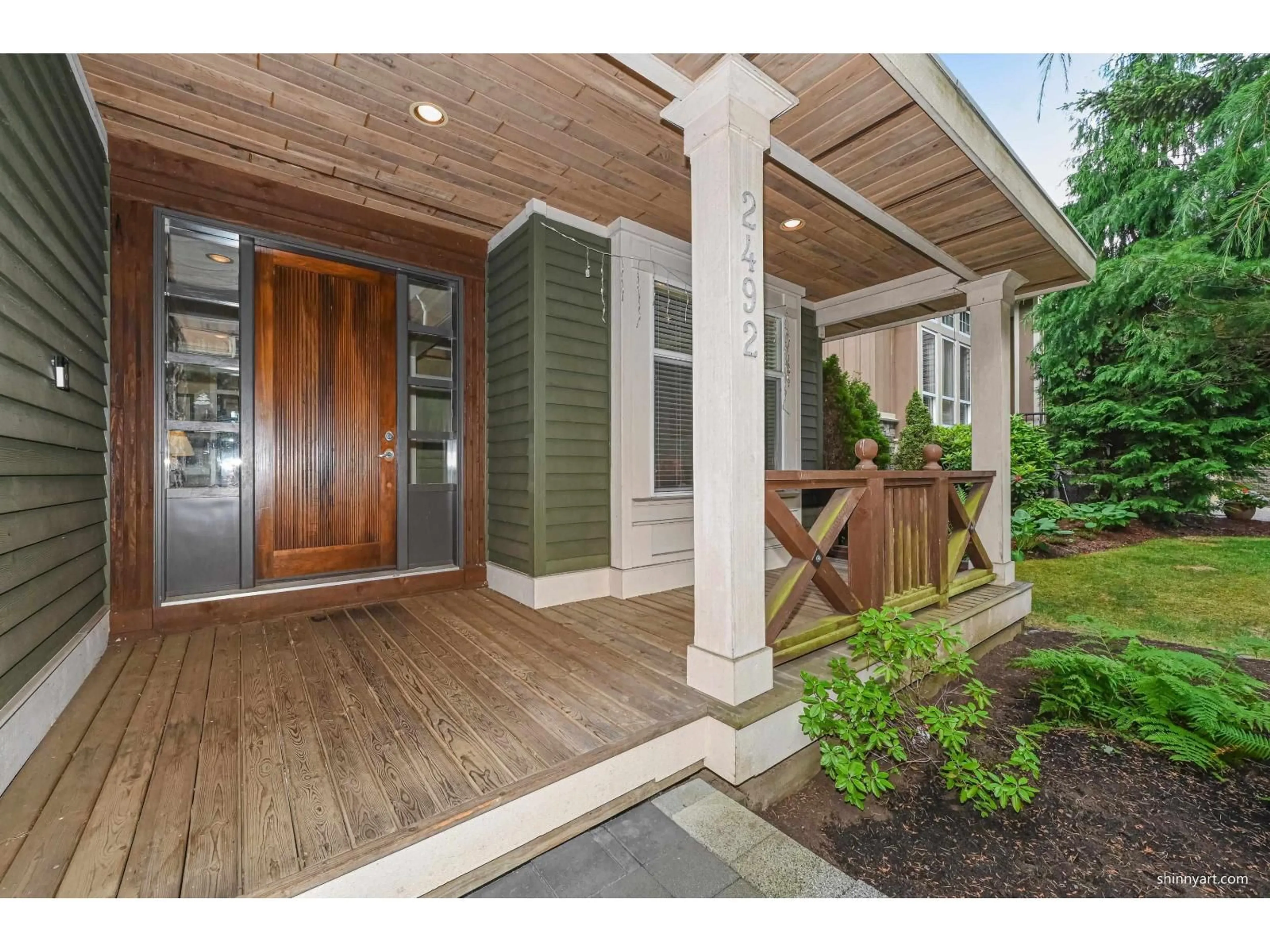 Indoor entryway for 2492 148 STREET, Surrey British Columbia V4P1N5
