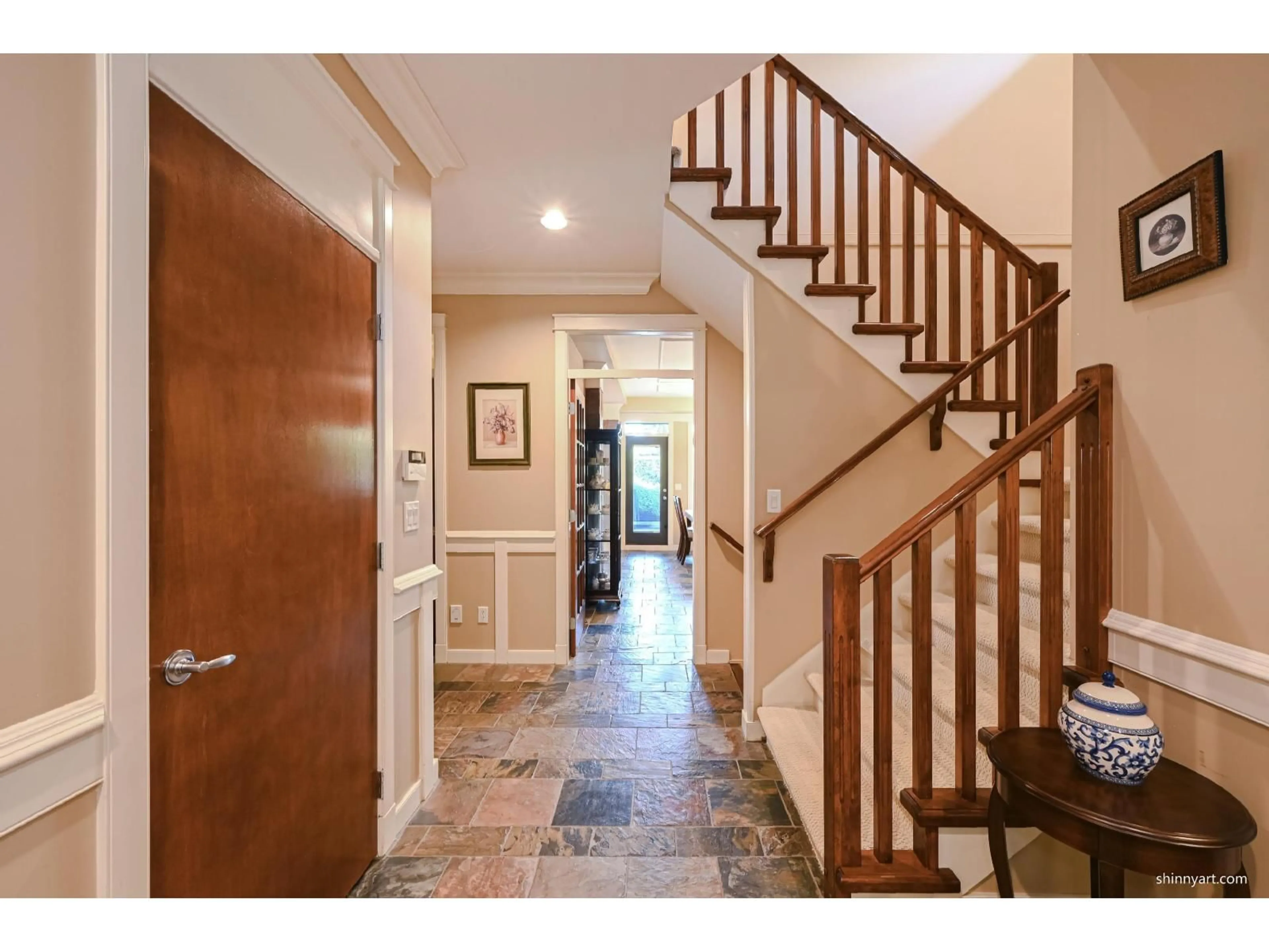 Indoor entryway for 2492 148 STREET, Surrey British Columbia V4P1N5