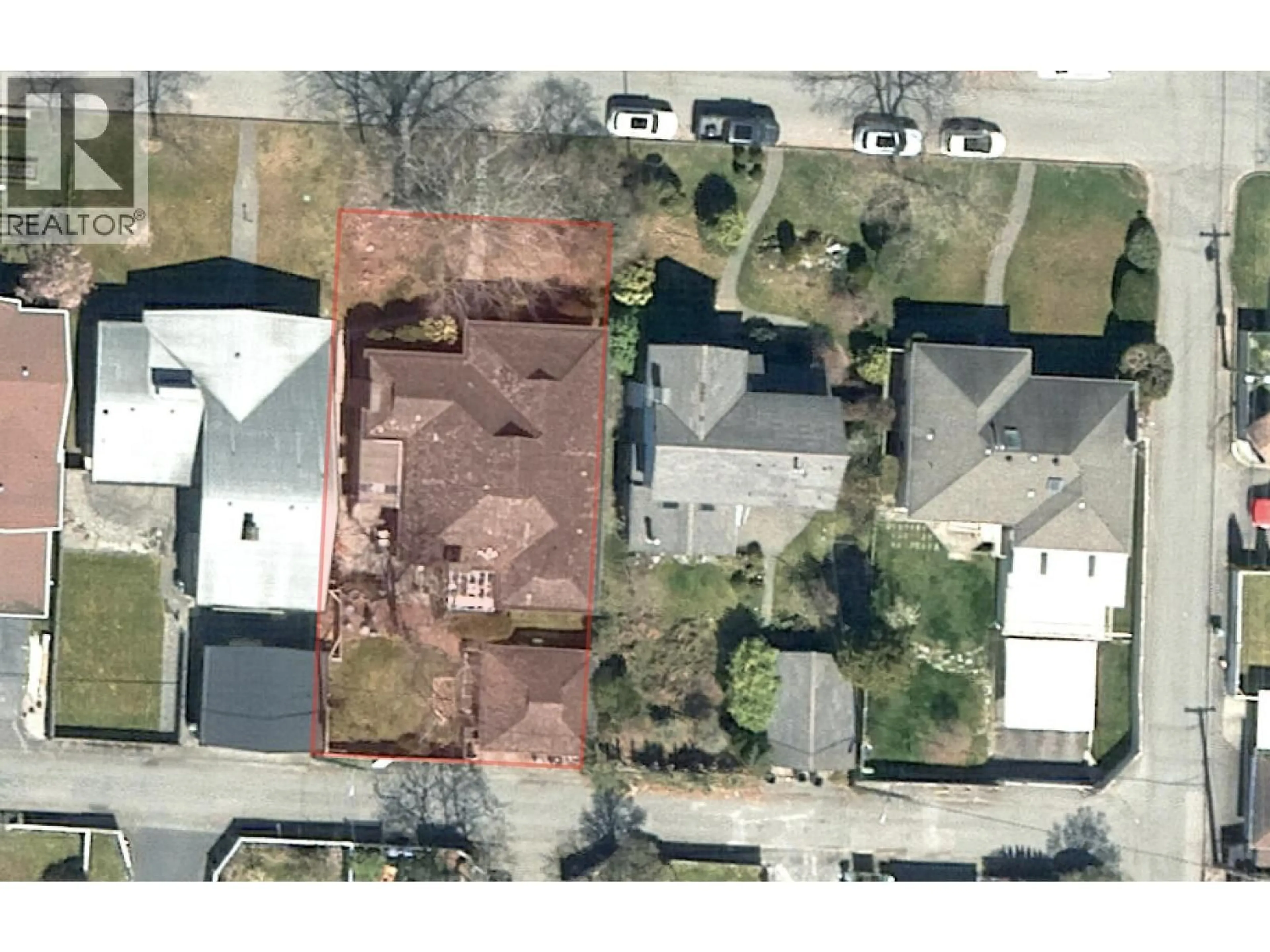 A pic from outside/outdoor area/front of a property/back of a property/a pic from drone, street for 750 W 48 AVENUE, Vancouver British Columbia V5Z2R9