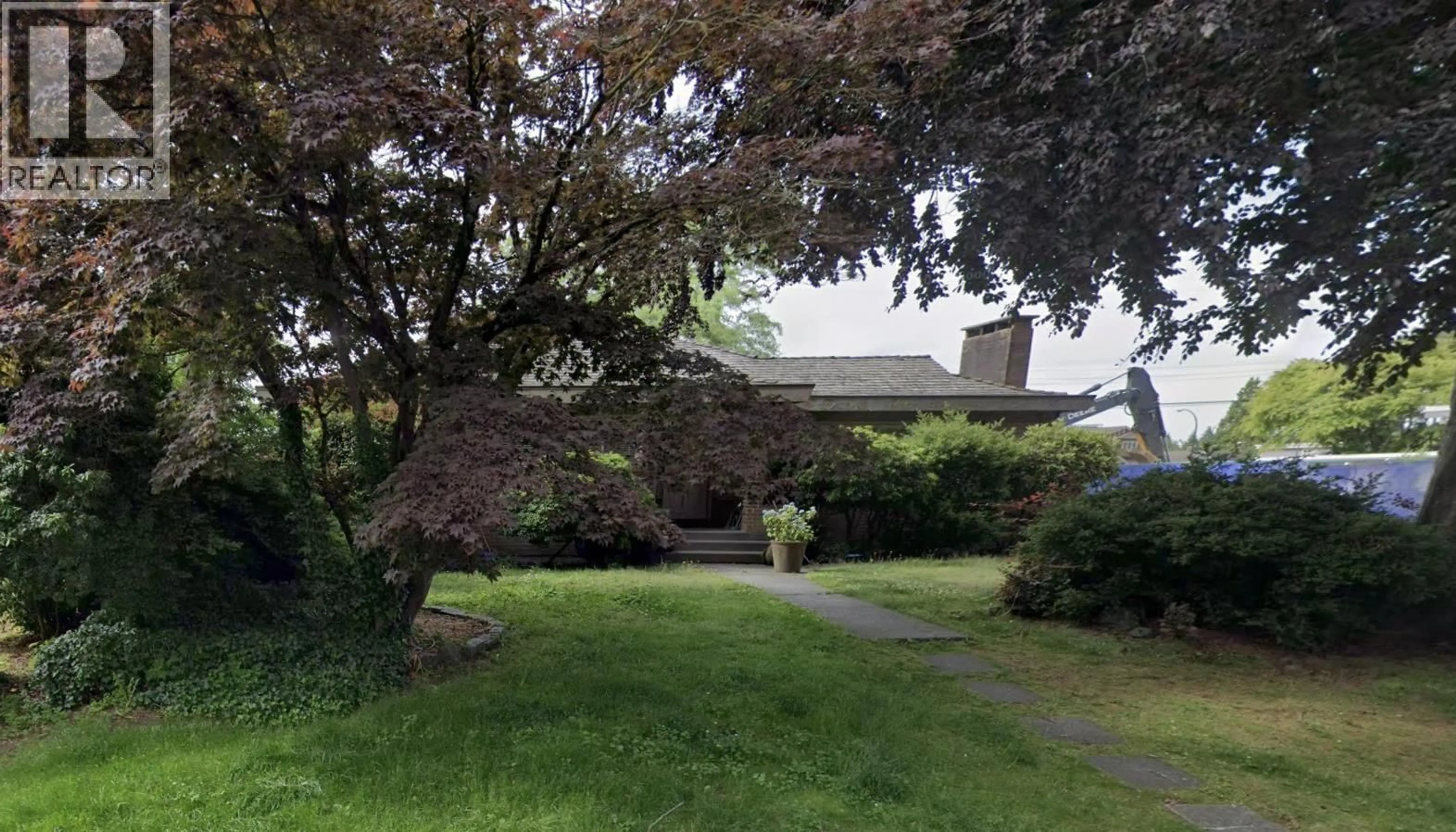 A pic from outside/outdoor area/front of a property/back of a property/a pic from drone, street for 750 W 48 AVENUE, Vancouver British Columbia V5Z2R9