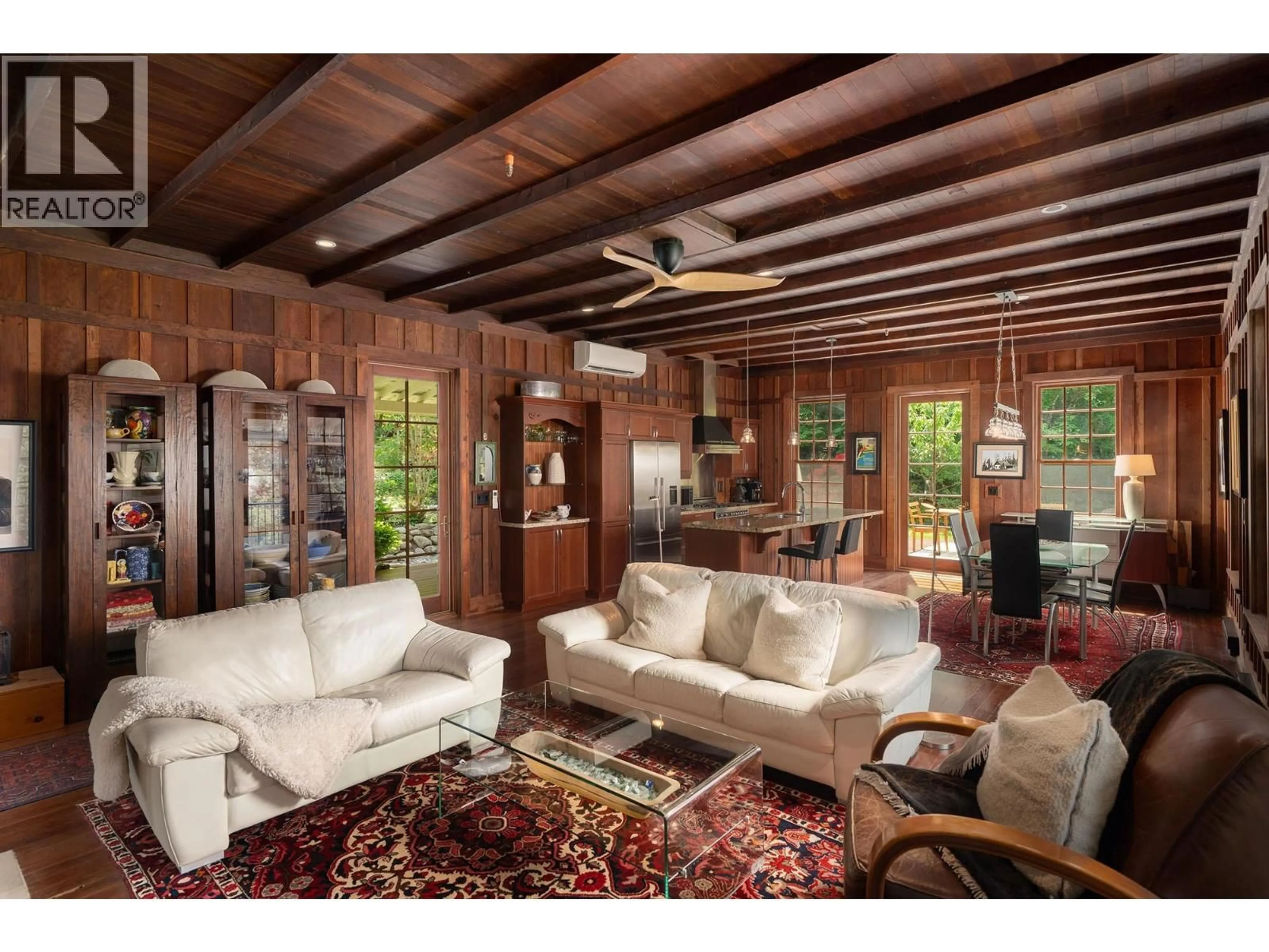 Living room with furniture, unknown for 822 CAPTAINS WAY, Bowen Island British Columbia V0N1G2