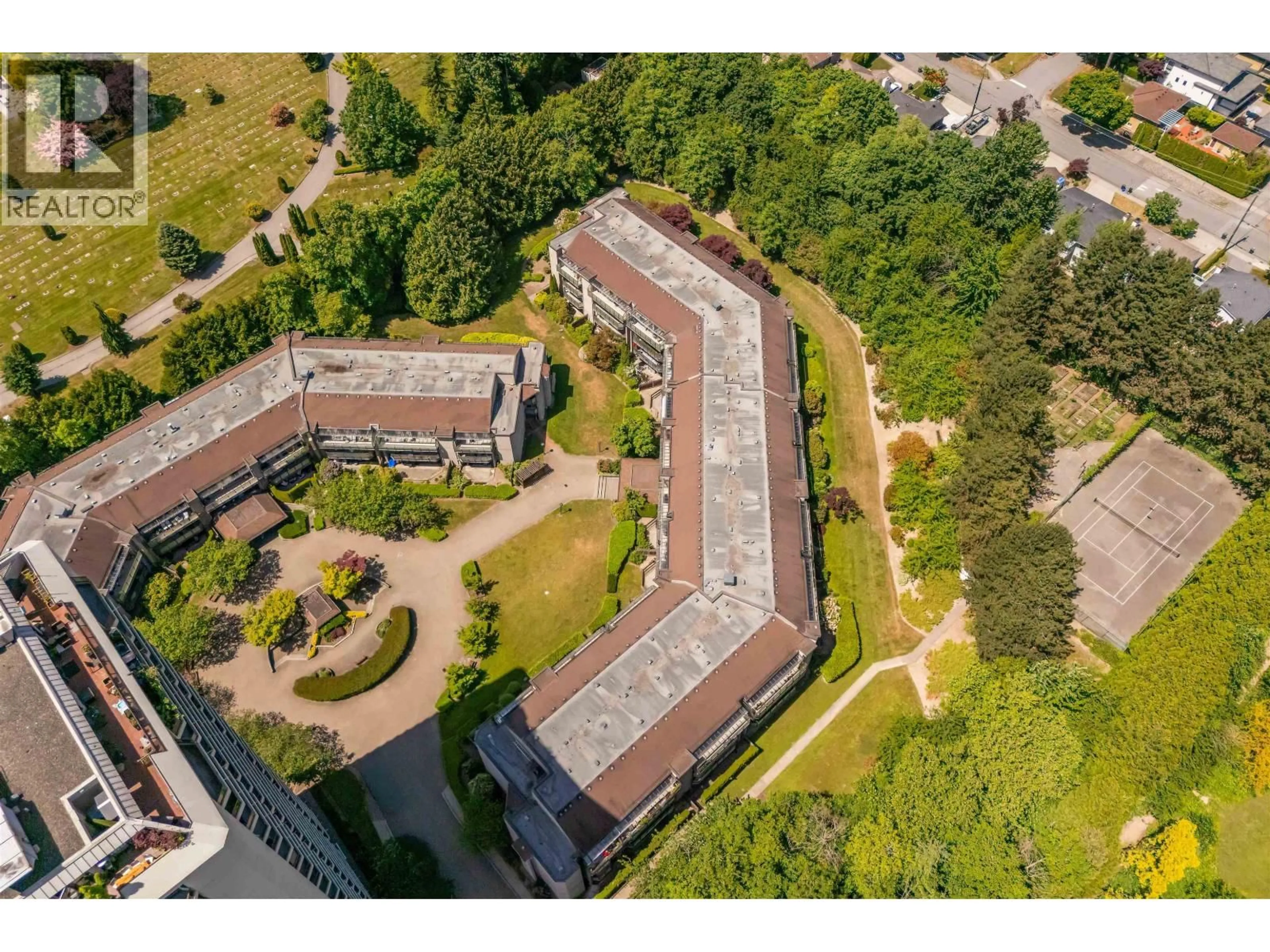 A pic from outside/outdoor area/front of a property/back of a property/a pic from drone, unknown for 411 - 4373 HALIFAX STREET, Burnaby British Columbia V5C5Z2