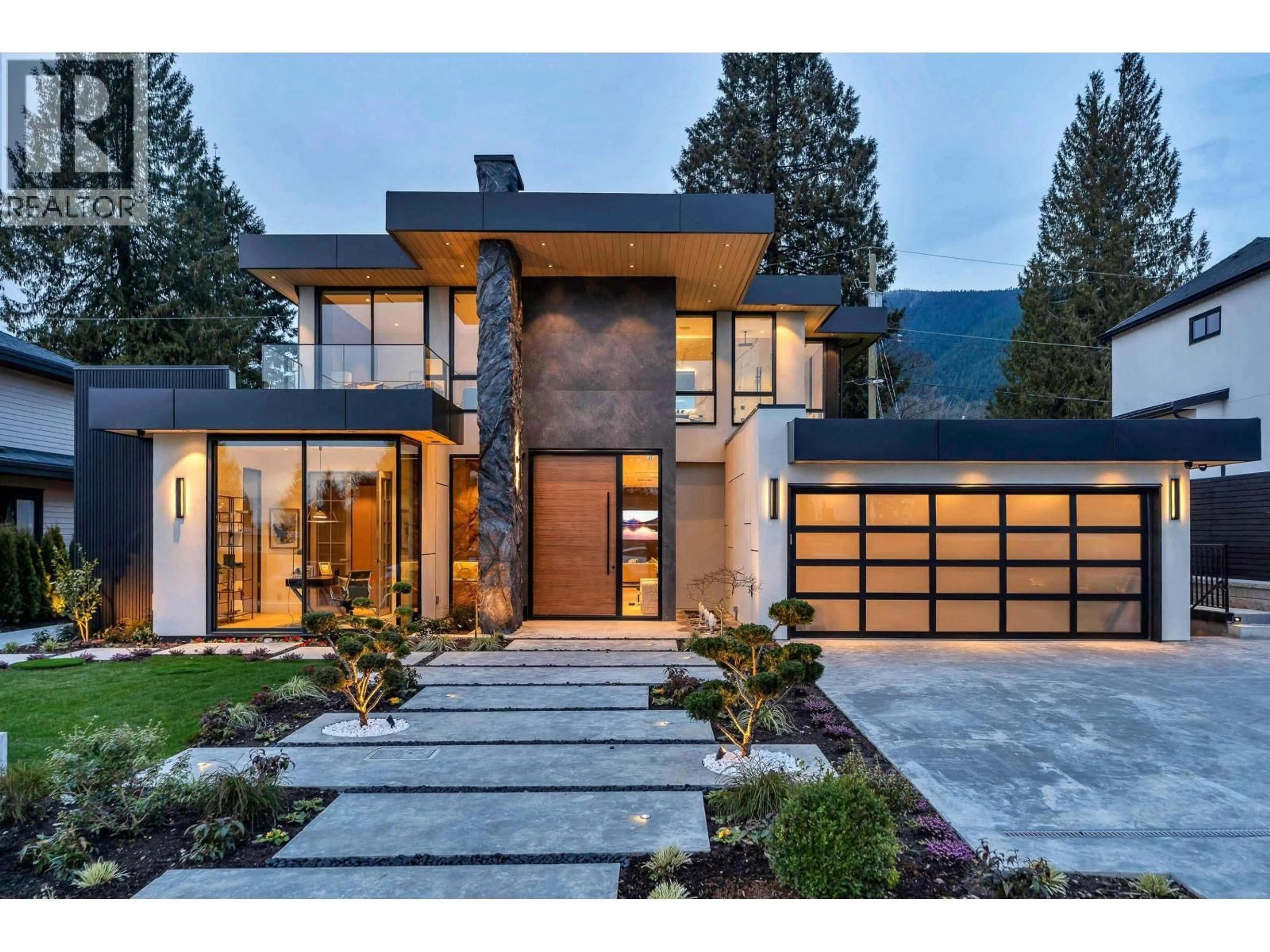 Home with brick exterior material, mountain view for 922 WENTWORTH AVENUE, North Vancouver British Columbia V7R1R7