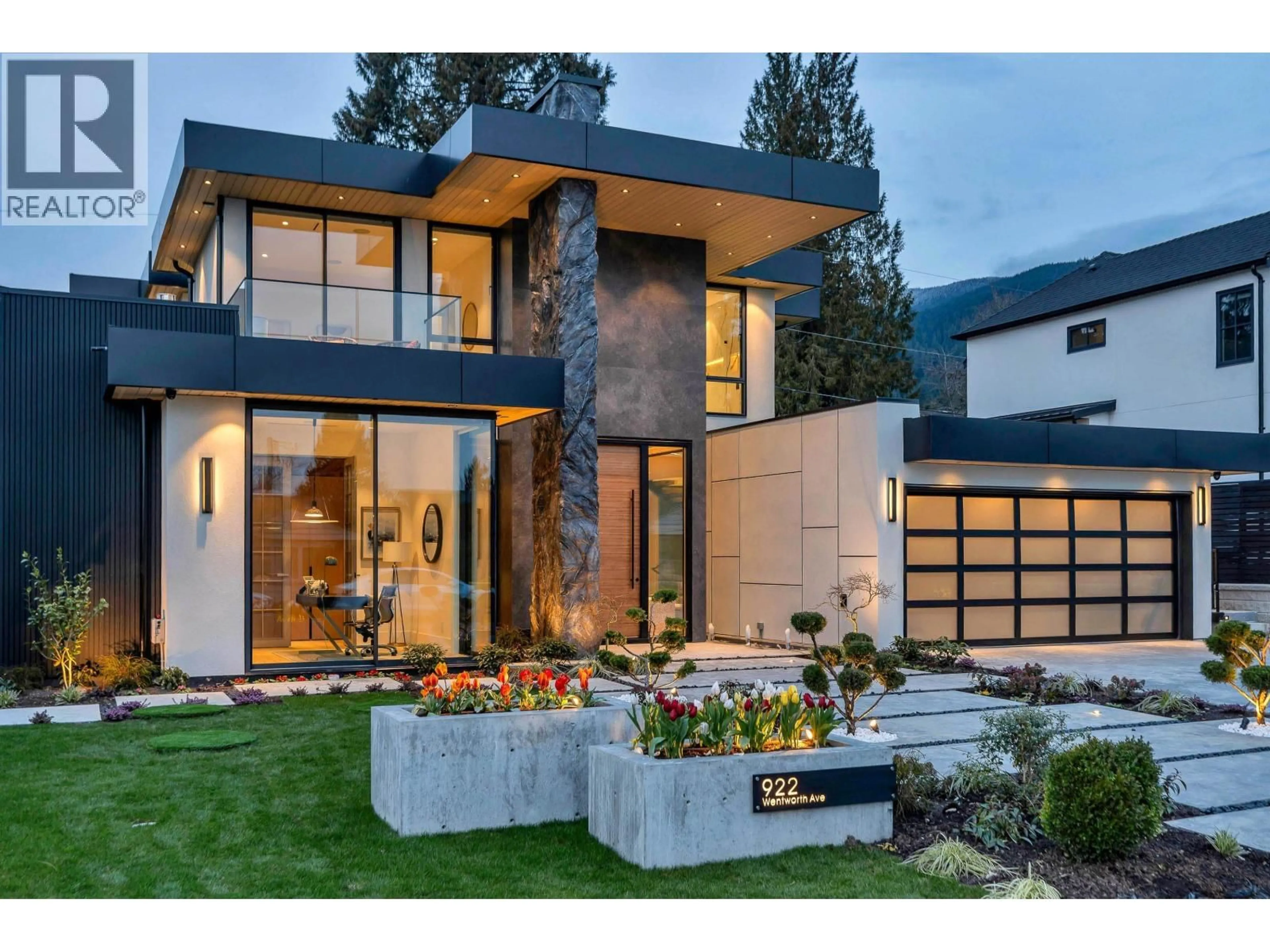 Home with brick exterior material, street for 922 WENTWORTH AVENUE, North Vancouver British Columbia V7R1R7