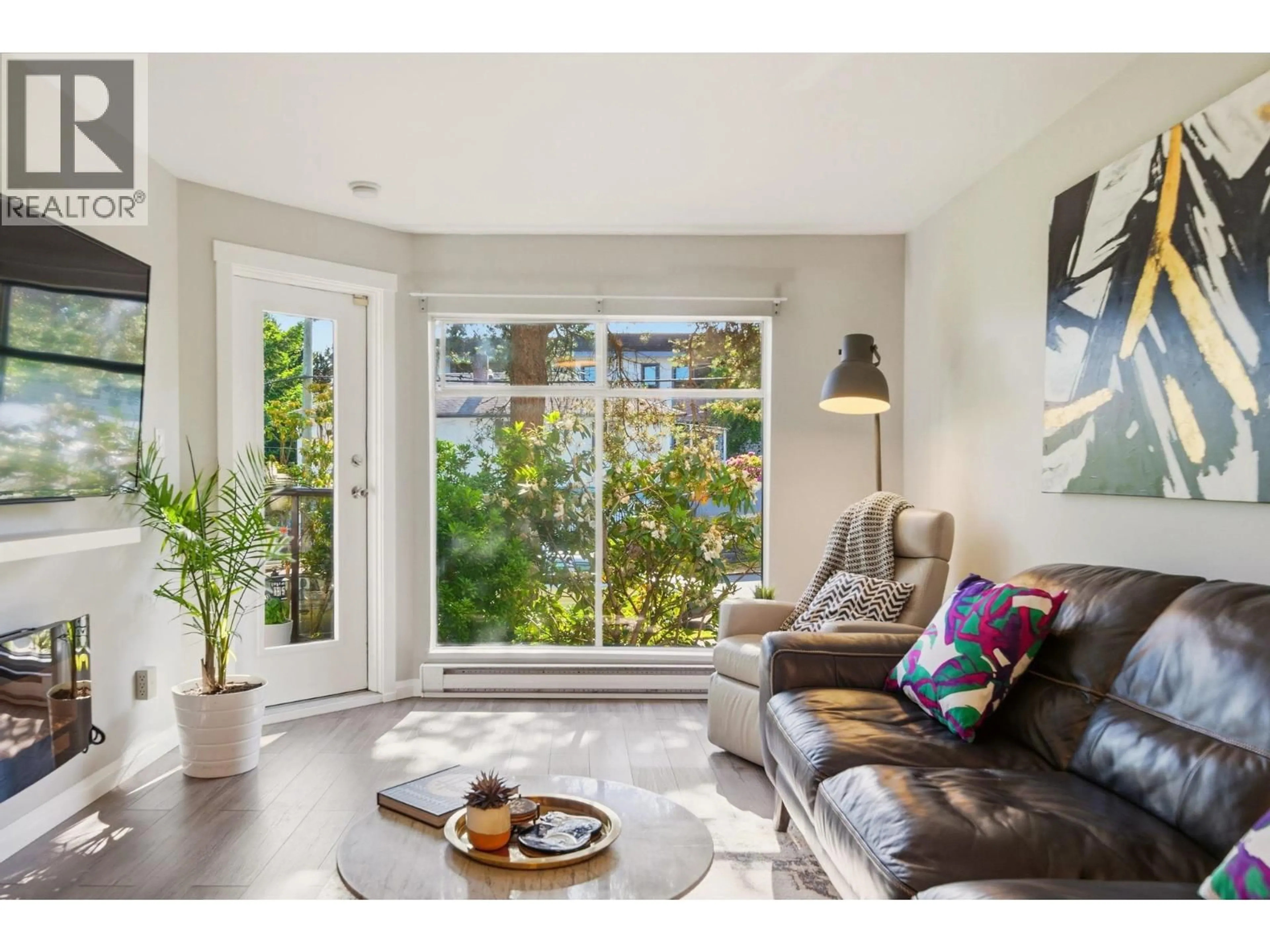 Living room with furniture, unknown for 218 - 2222 PRINCE EDWARD STREET, Vancouver British Columbia V5T4M6