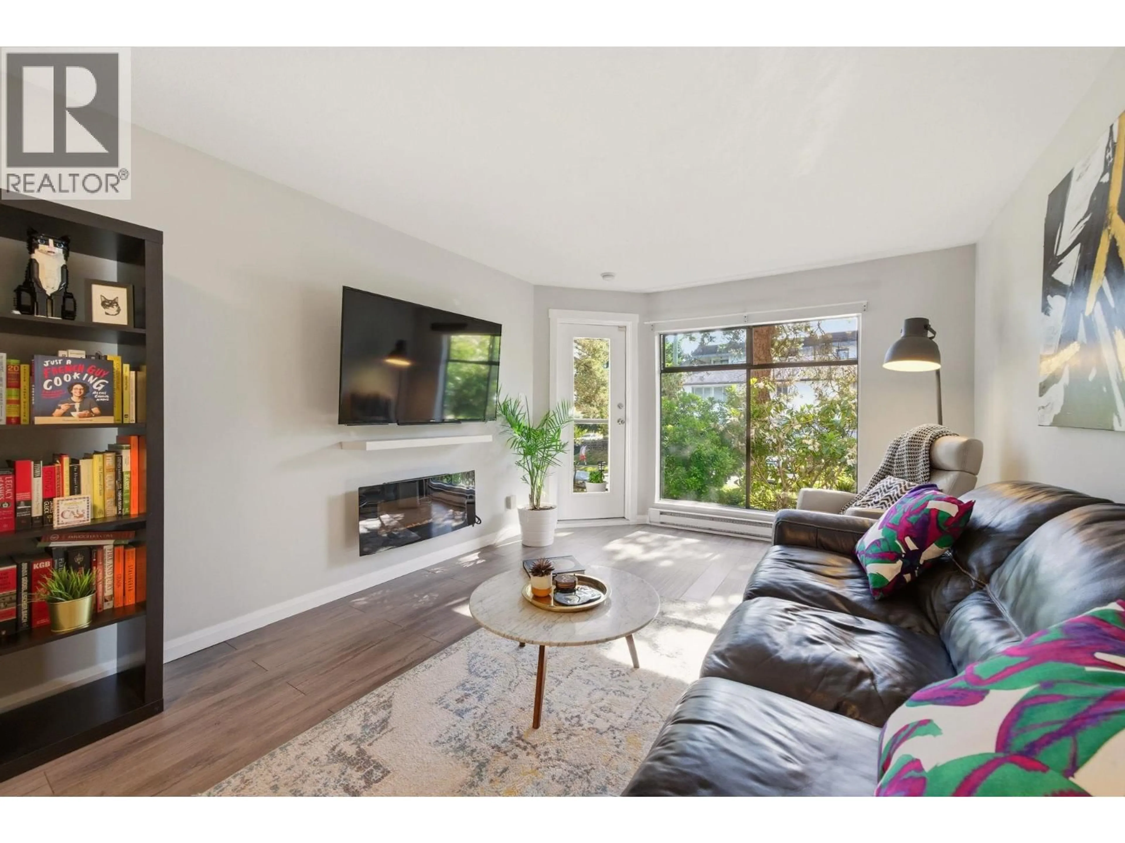 Living room with furniture, wood/laminate floor for 218 - 2222 PRINCE EDWARD STREET, Vancouver British Columbia V5T4M6