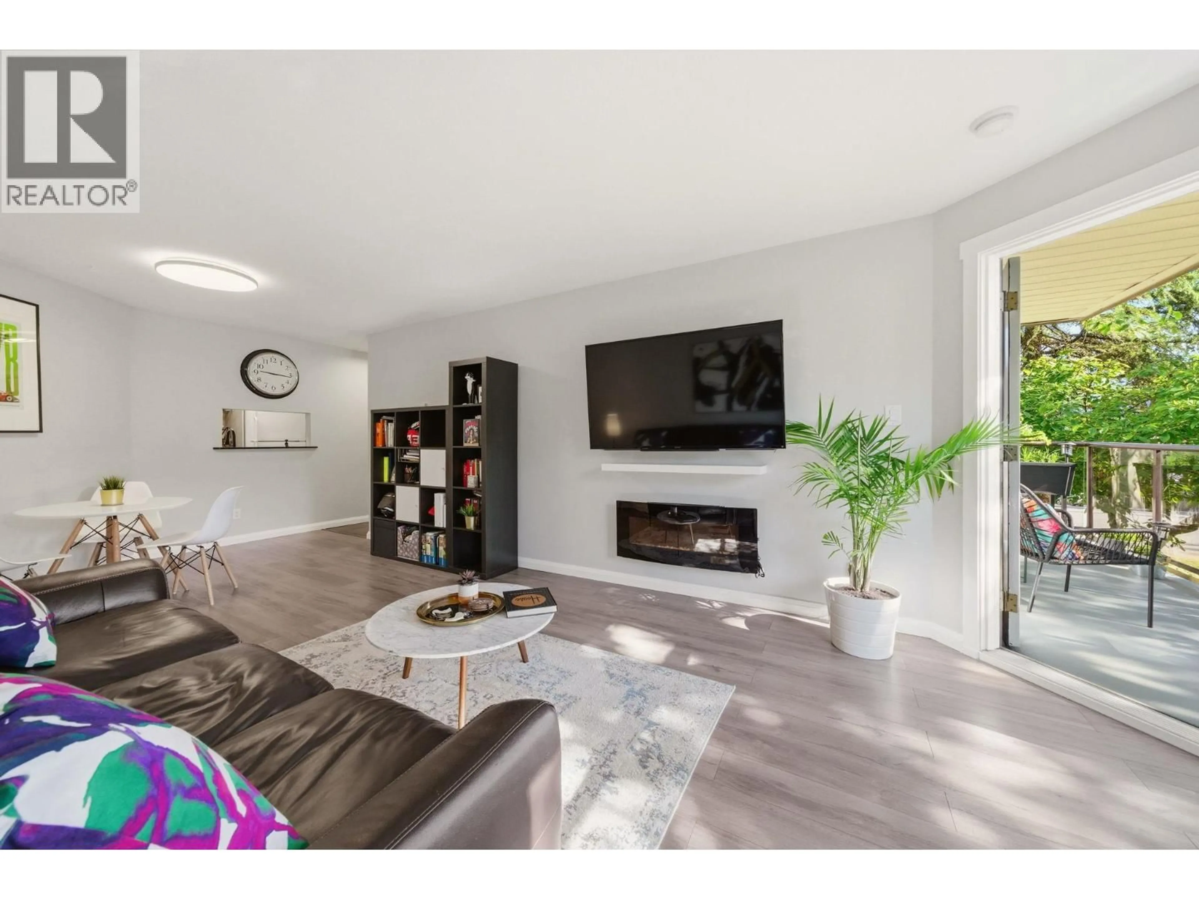Living room with furniture, wood/laminate floor for 218 - 2222 PRINCE EDWARD STREET, Vancouver British Columbia V5T4M6