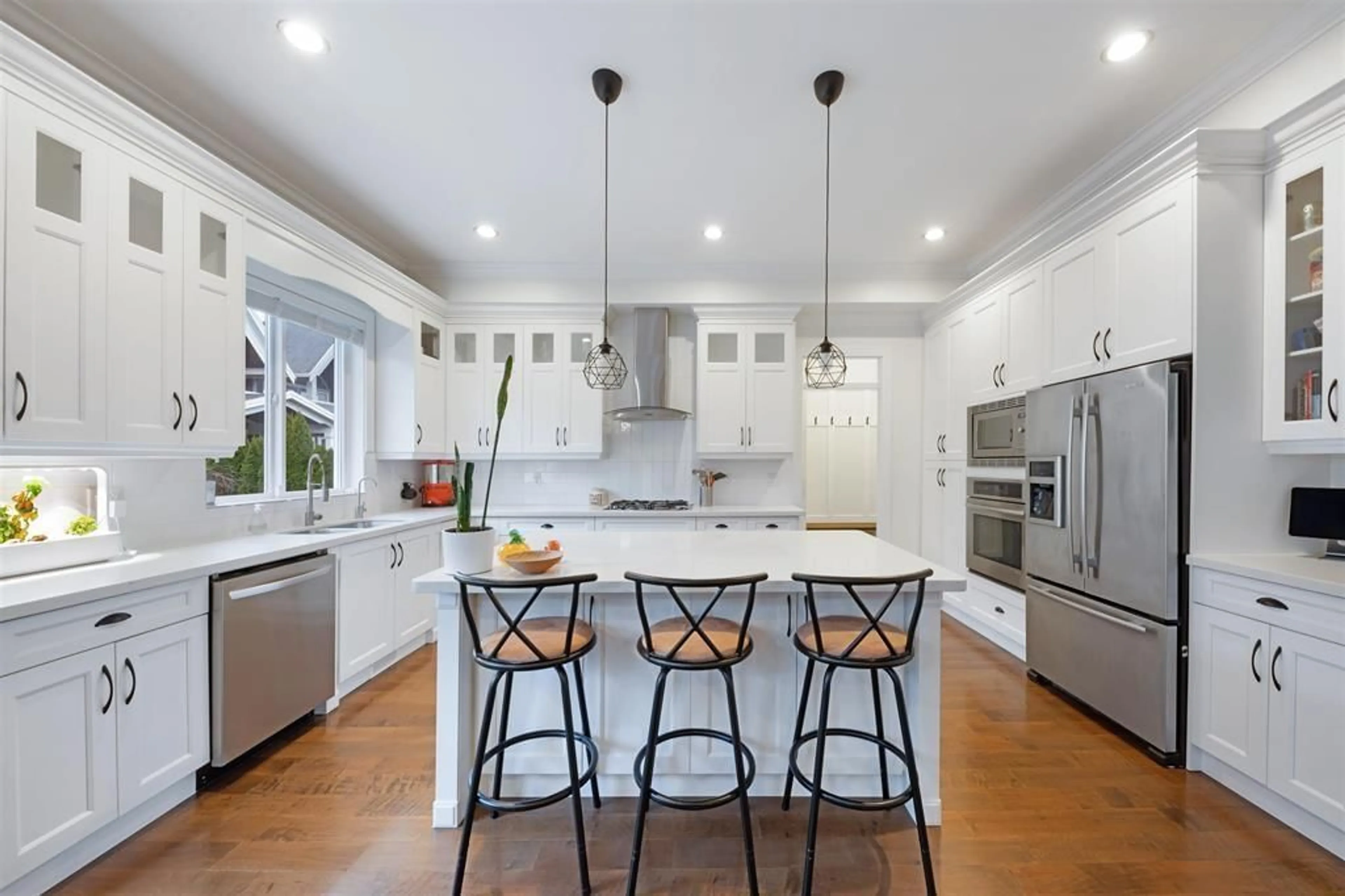 Contemporary kitchen, ceramic/tile floor for 337 171A STREET, Surrey British Columbia V3Z9P5