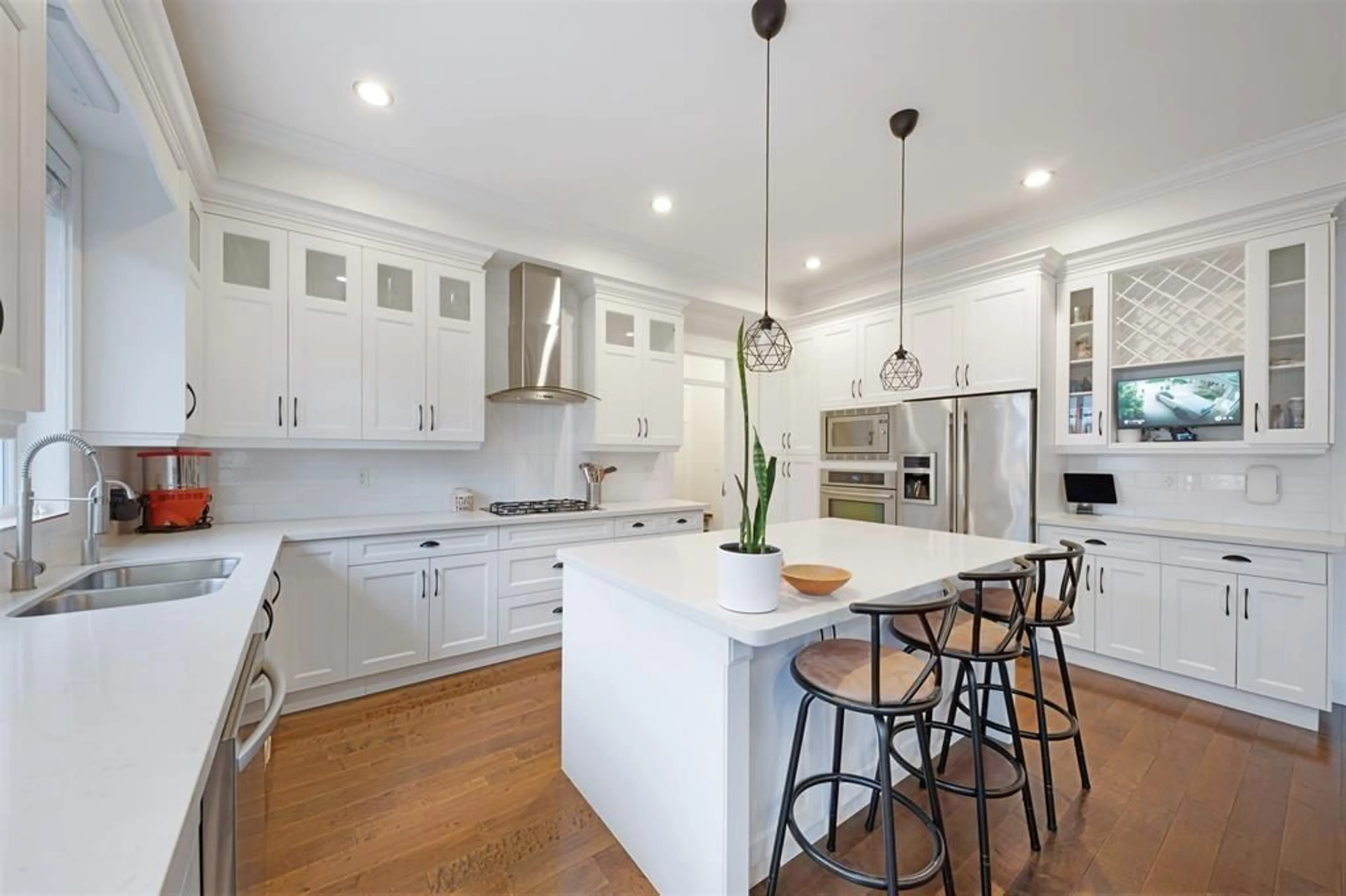 Contemporary kitchen, unknown for 337 171A STREET, Surrey British Columbia V3Z9P5