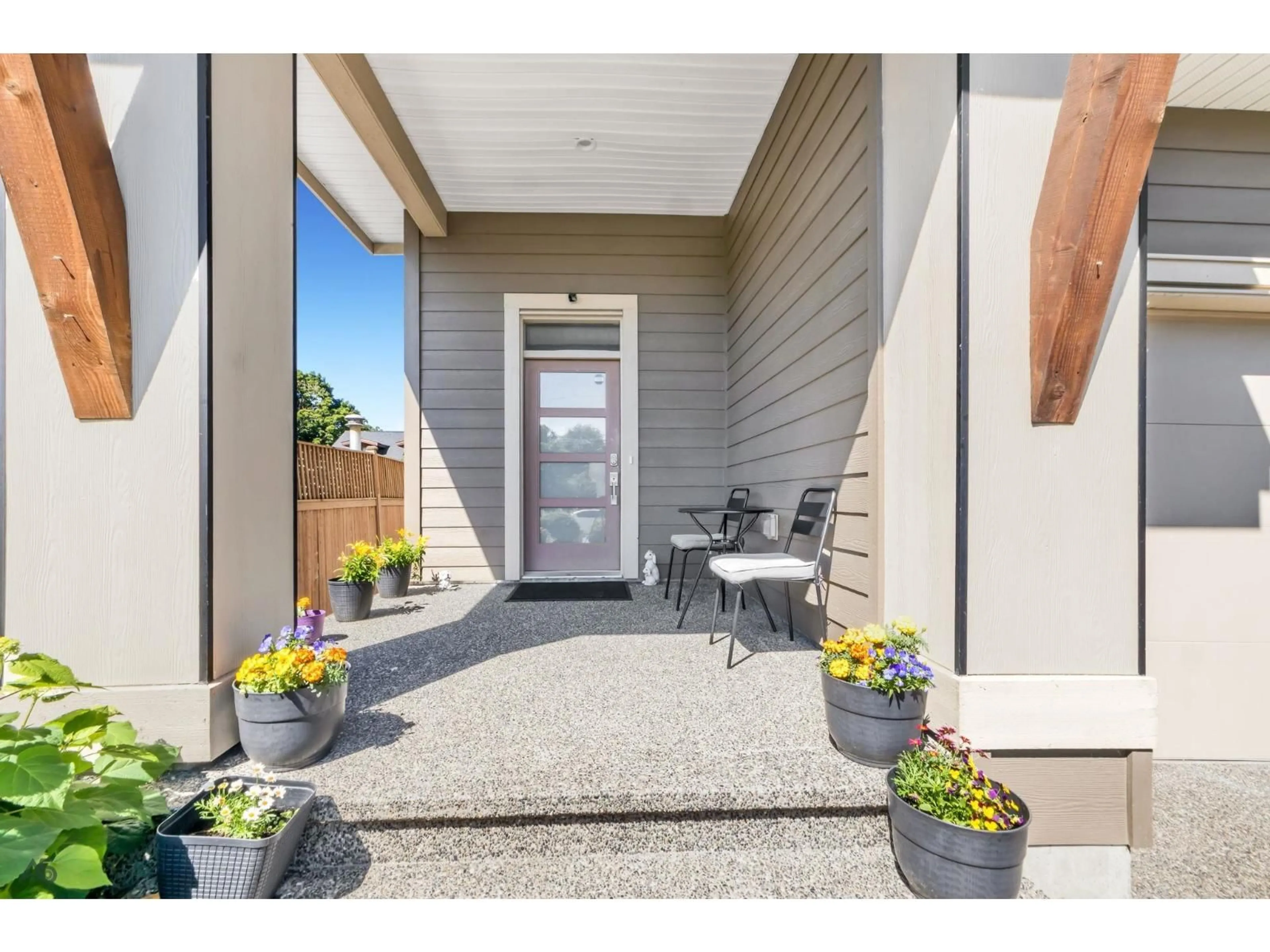 Indoor entryway for 6561 FERN STREET, Chilliwack British Columbia V2R2Z7