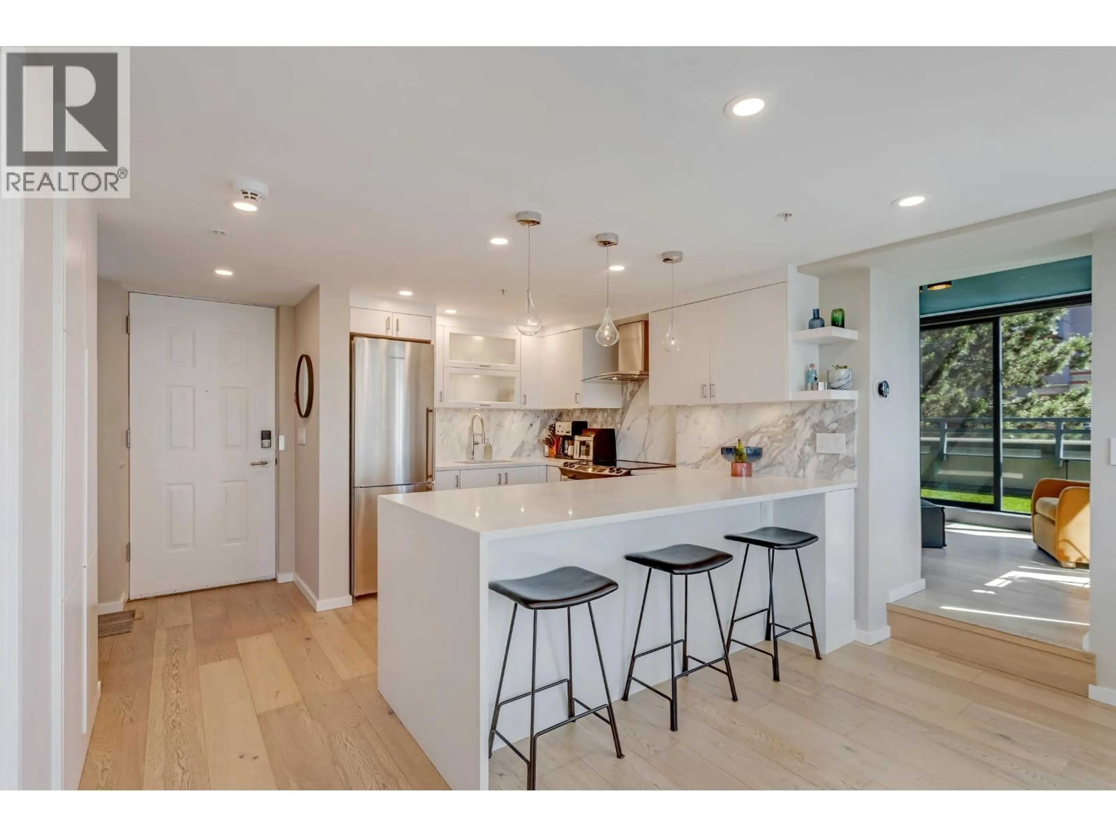 Open concept kitchen, ceramic/tile floor for 507 - 289 DRAKE STREET, Vancouver British Columbia V6B5Z5