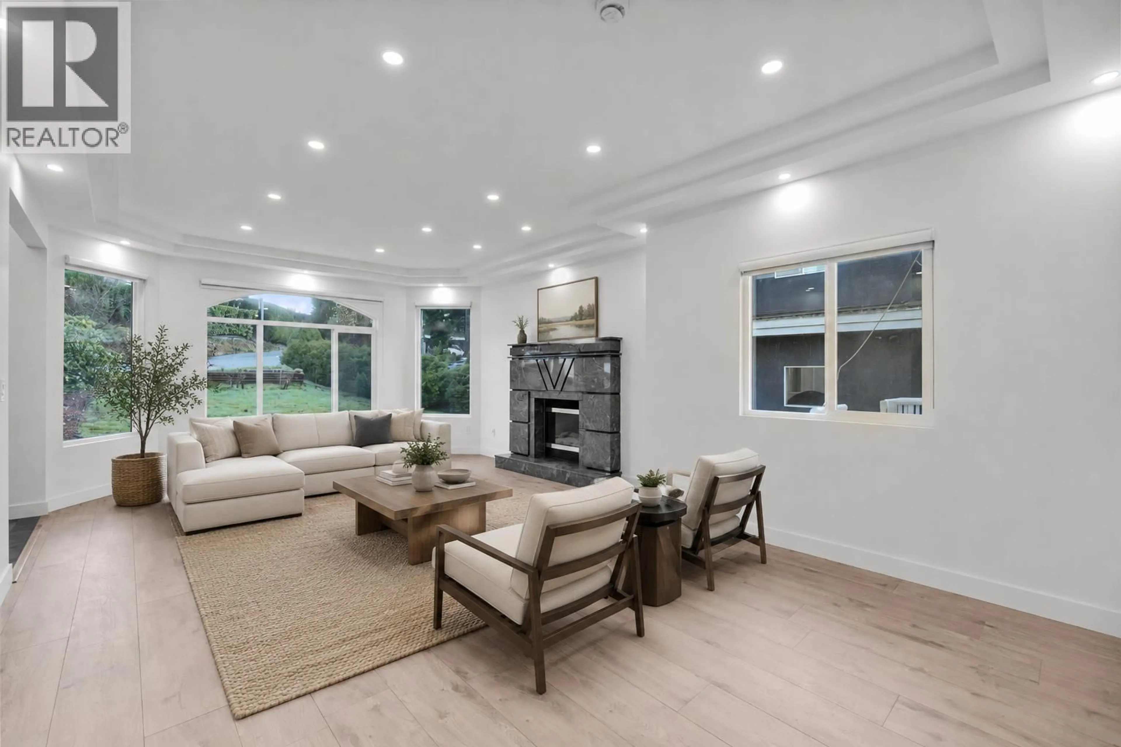 Living room with furniture, unknown for 6998 FIELDING COURT, Burnaby British Columbia V5A1Y5