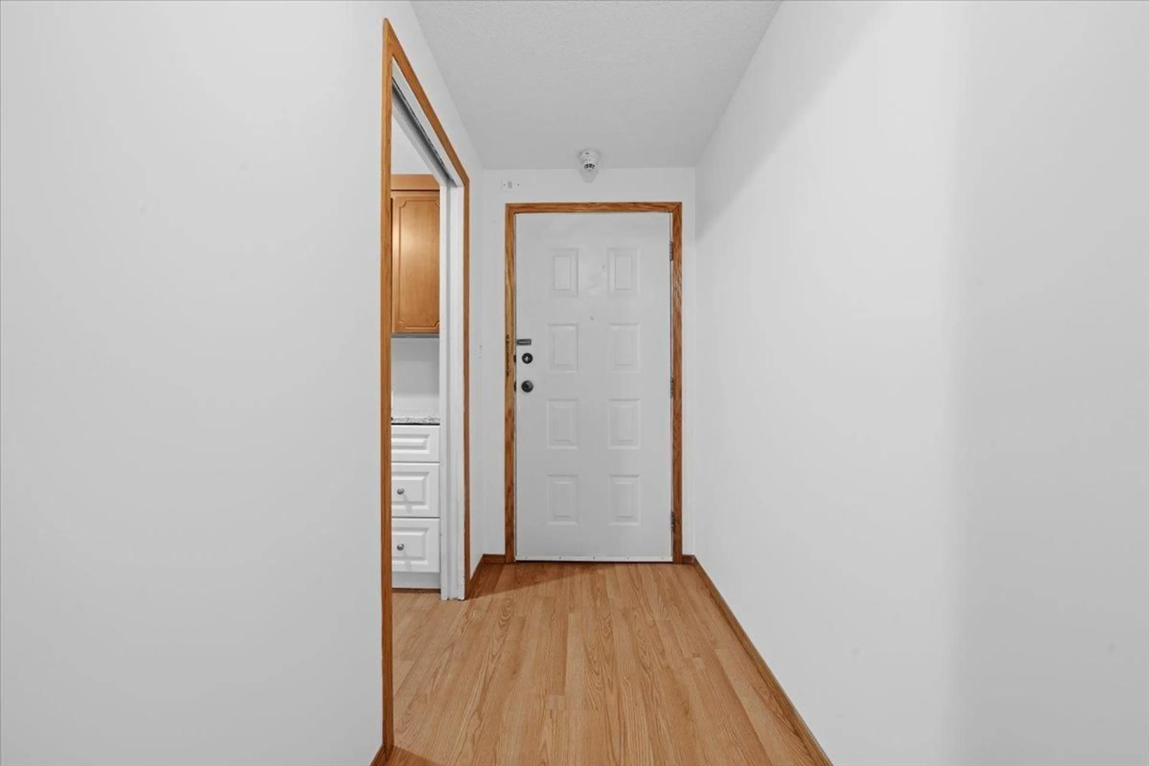Indoor entryway for 104 - 32025 TIMS AVENUE, Abbotsford British Columbia V2T2H3