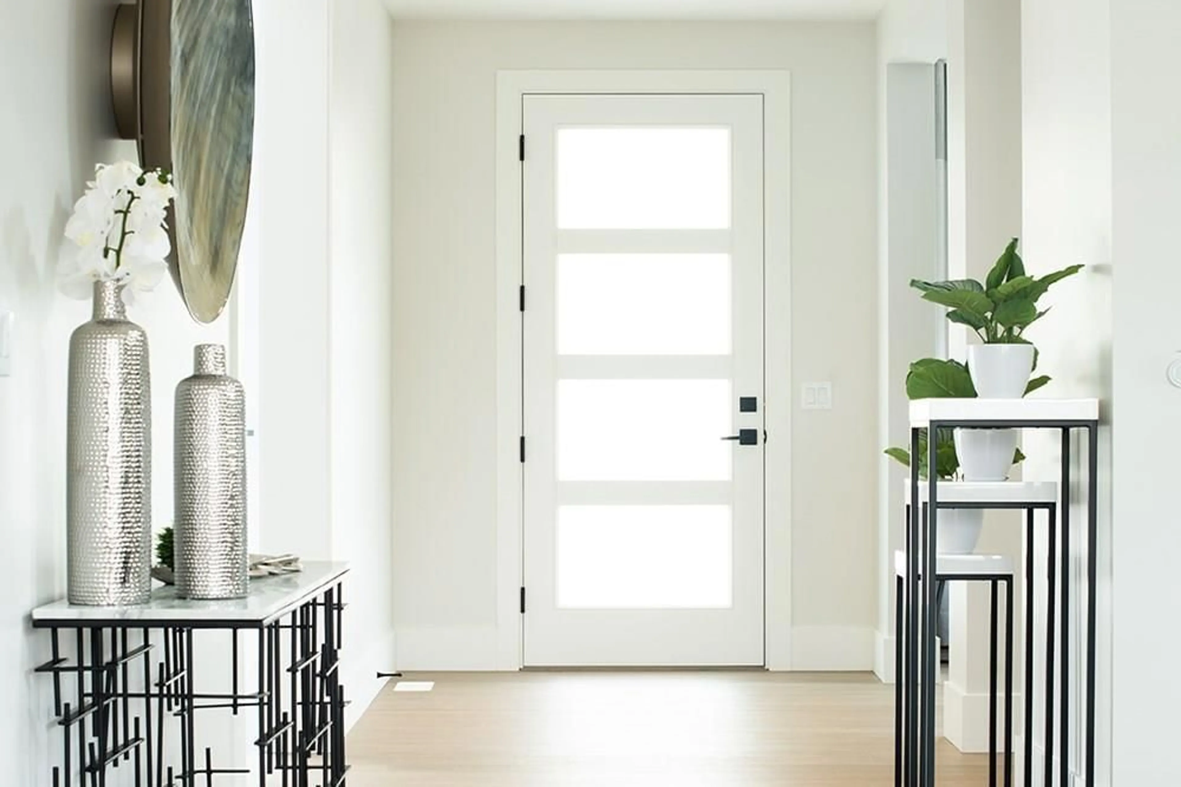 Indoor entryway for 16232 10 AVENUE, Surrey British Columbia V4A1A8