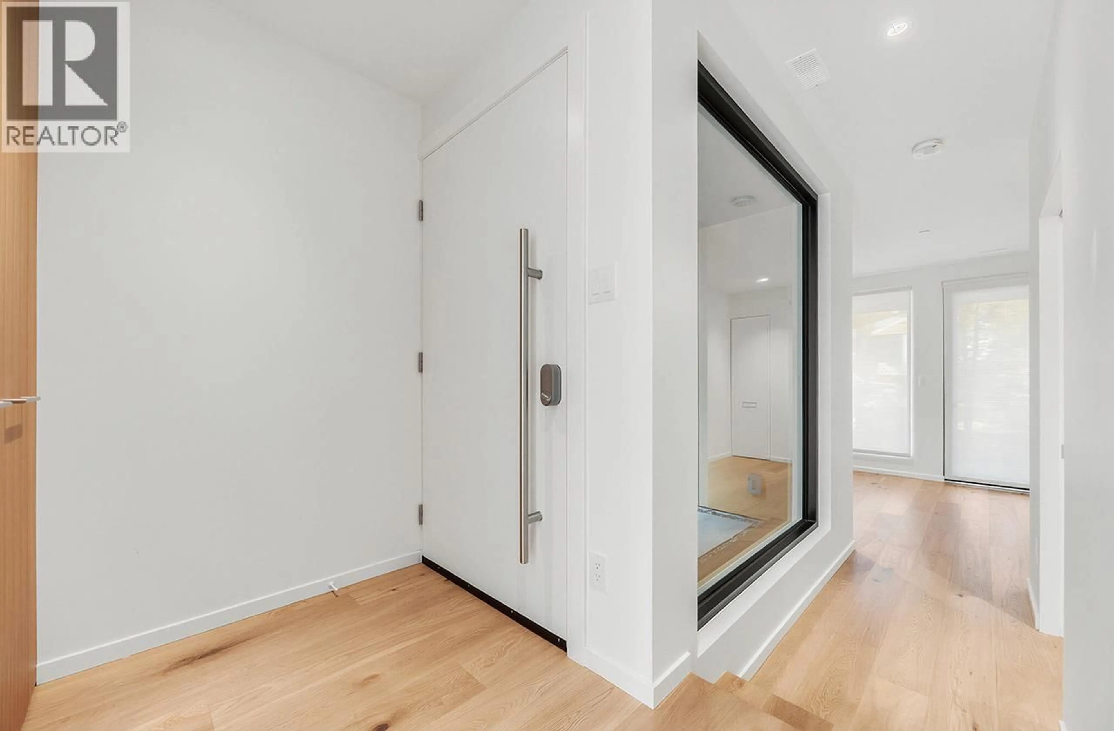 Indoor entryway for 2180 13TH AVENUE, Vancouver British Columbia V5N2C4
