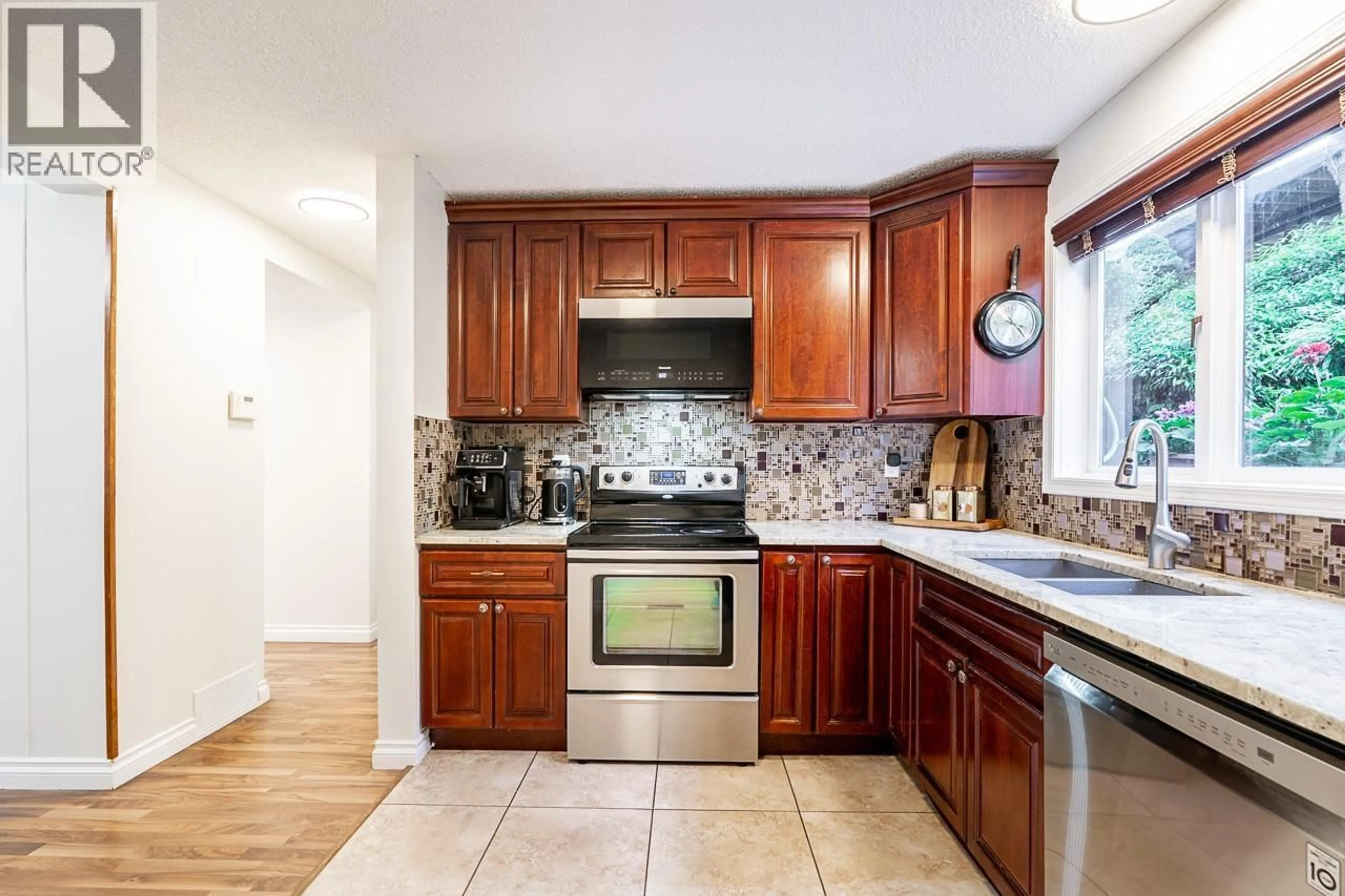 Standard kitchen, ceramic/tile floor for 2995 CORONA DRIVE, Burnaby British Columbia V3J1B9