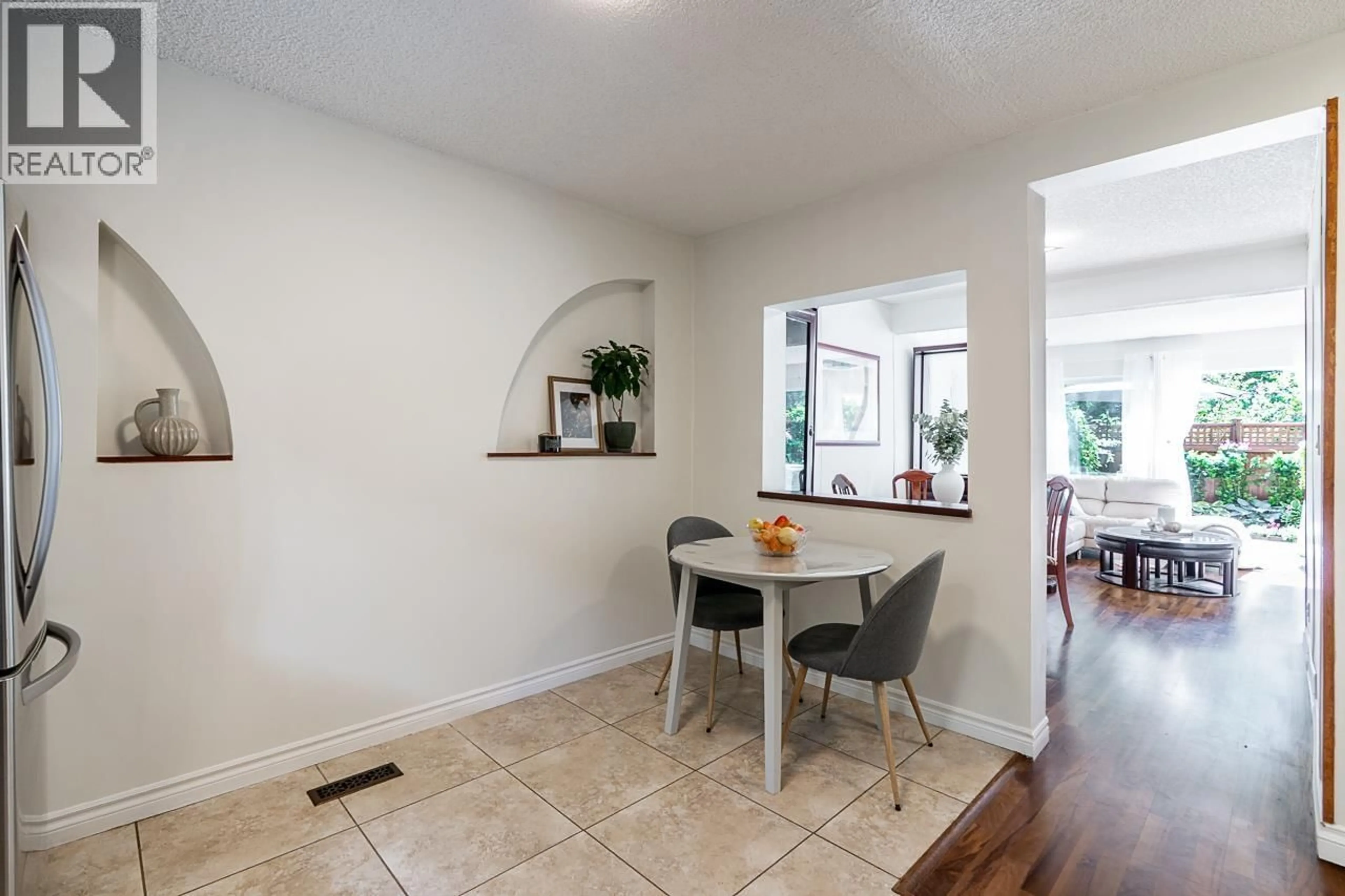 Dining room, unknown for 2995 CORONA DRIVE, Burnaby British Columbia V3J1B9