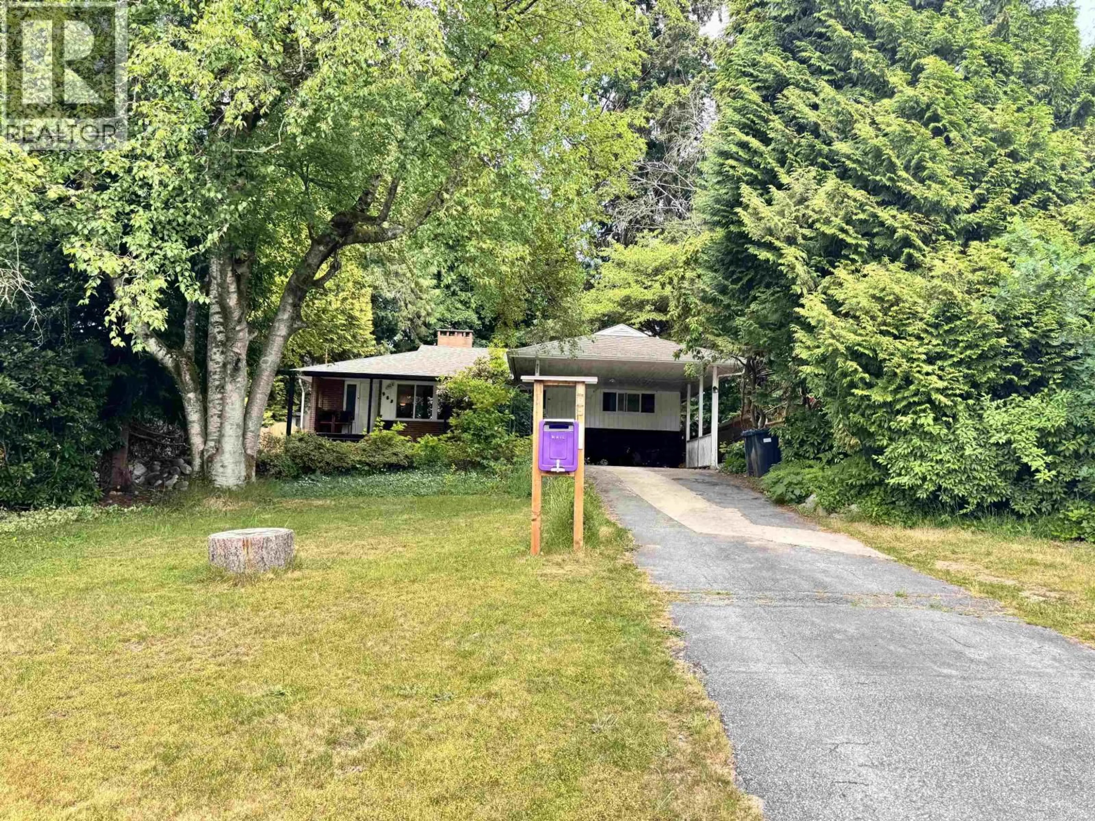 A pic from outside/outdoor area/front of a property/back of a property/a pic from drone, street for 985 WALLACE WYND, Port Moody British Columbia V3H1B6