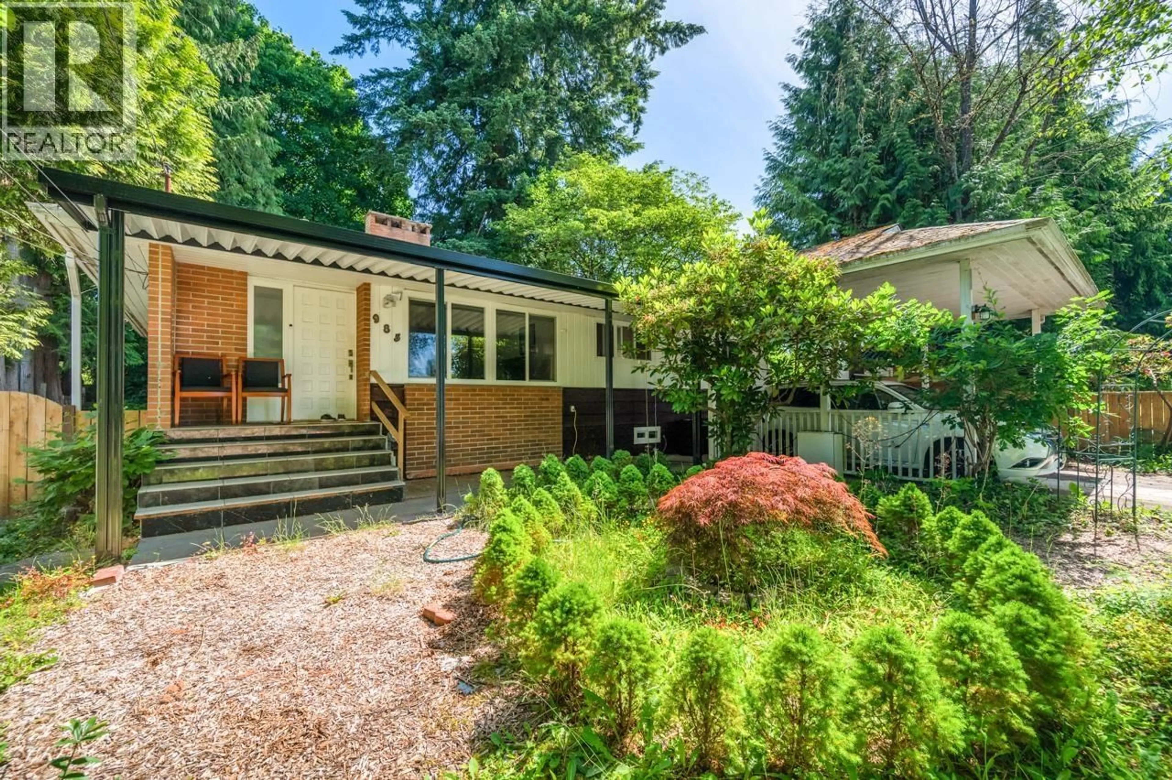 Home with vinyl exterior material, street for 985 WALLACE WYND, Port Moody British Columbia V3H1B6