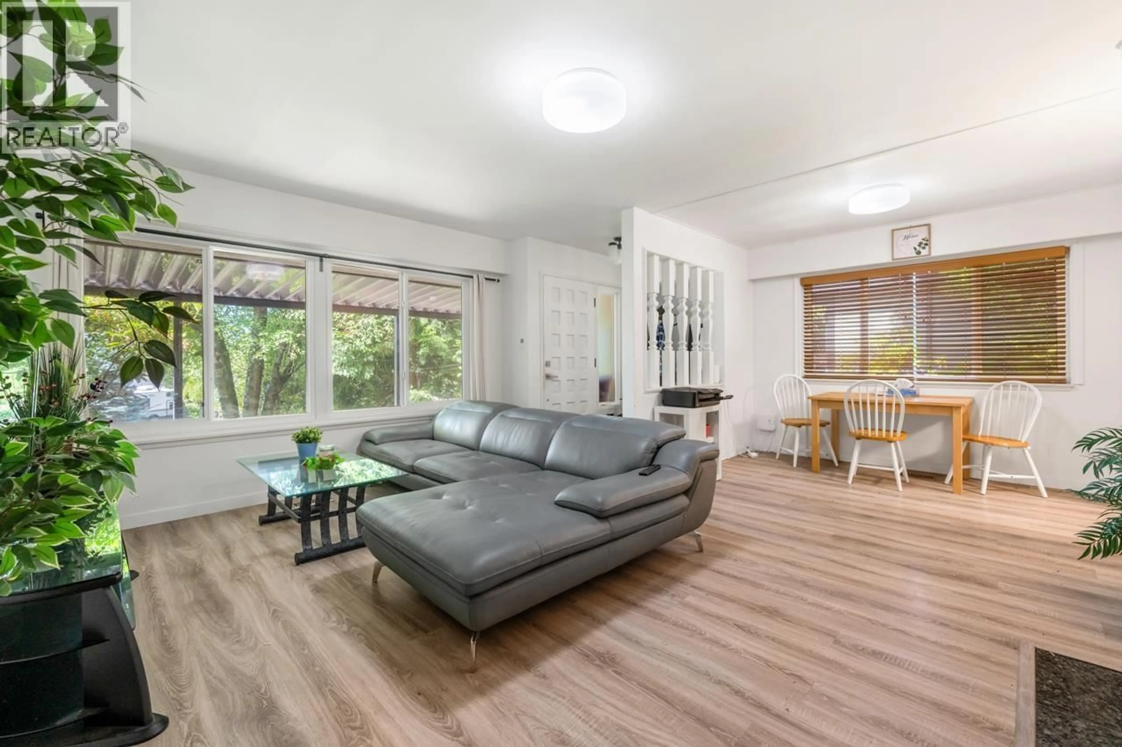 Living room with furniture, wood/laminate floor for 985 WALLACE WYND, Port Moody British Columbia V3H1B6
