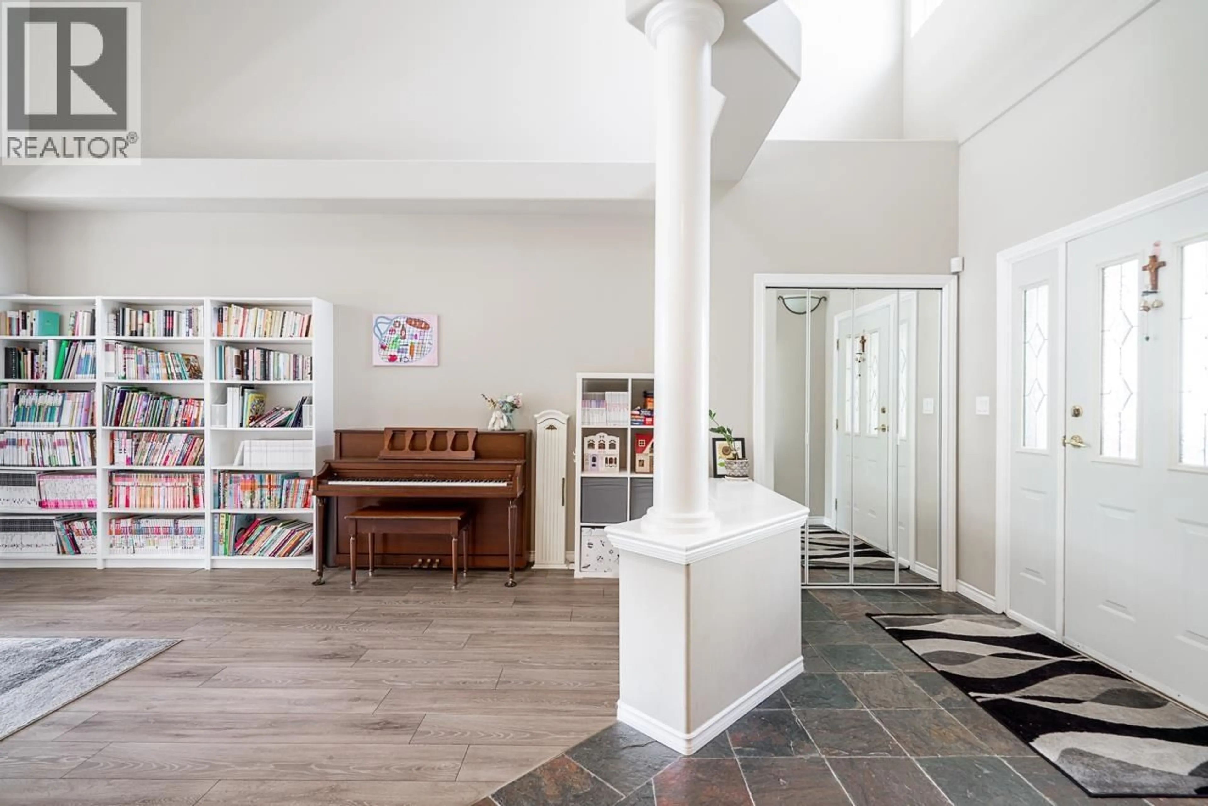 Indoor foyer for 101 - 678 CITADEL DRIVE, Port Coquitlam British Columbia V3C6M7