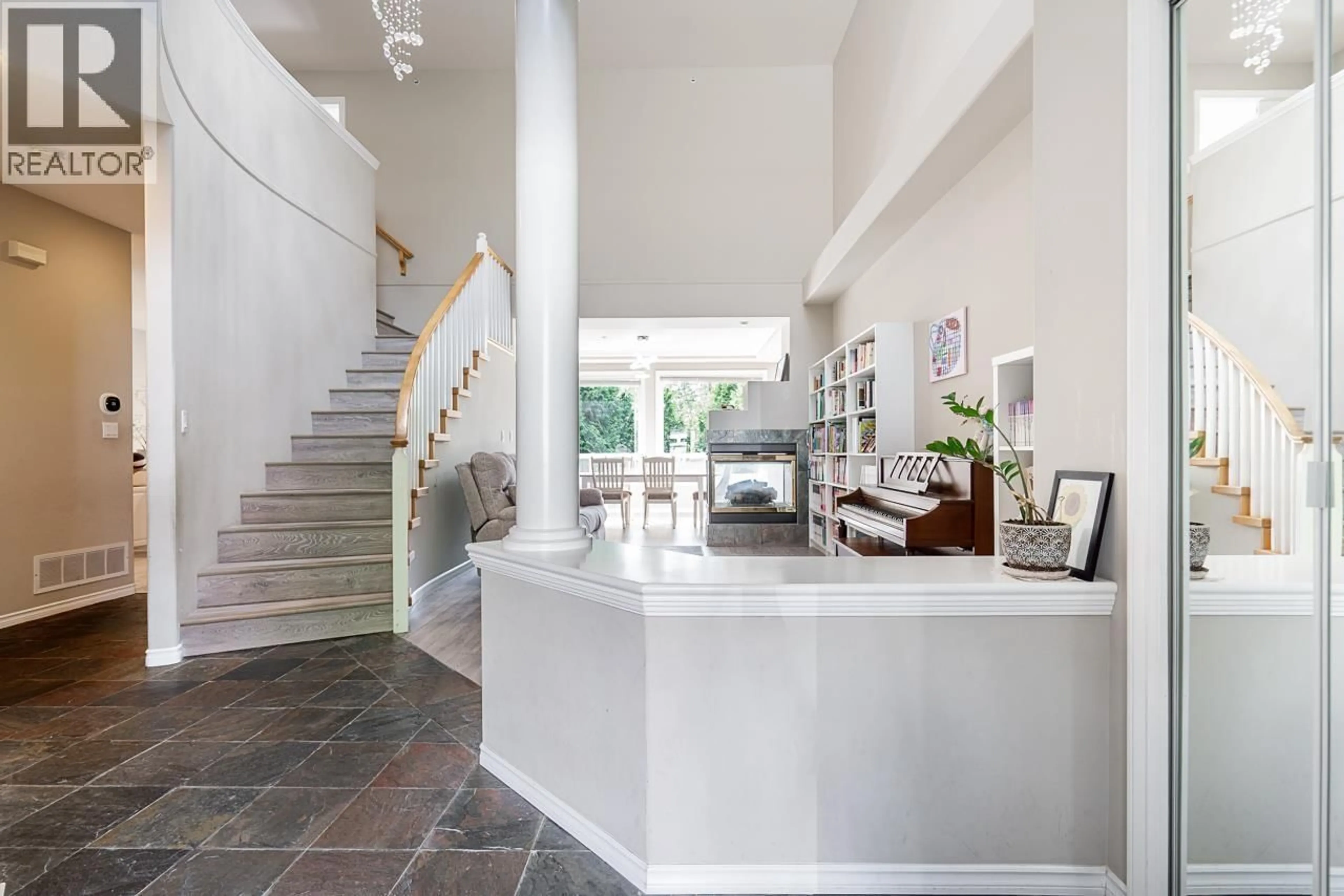 Indoor foyer for 101 - 678 CITADEL DRIVE, Port Coquitlam British Columbia V3C6M7