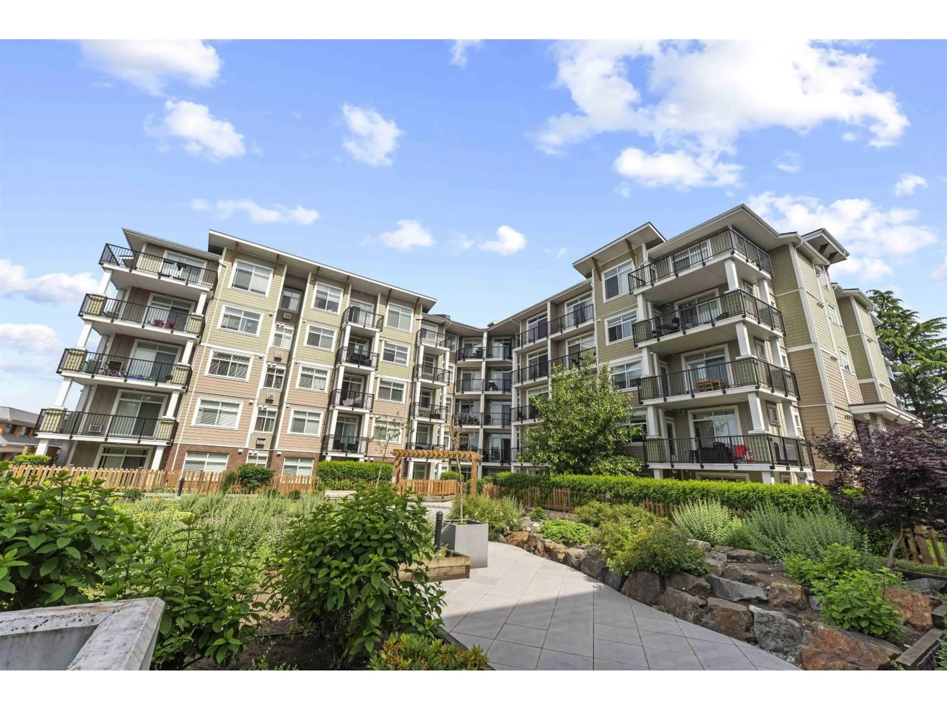 Patio, unknown for 305 - 20686 EASTLEIGH CRESCENT, Langley British Columbia V3A0M4