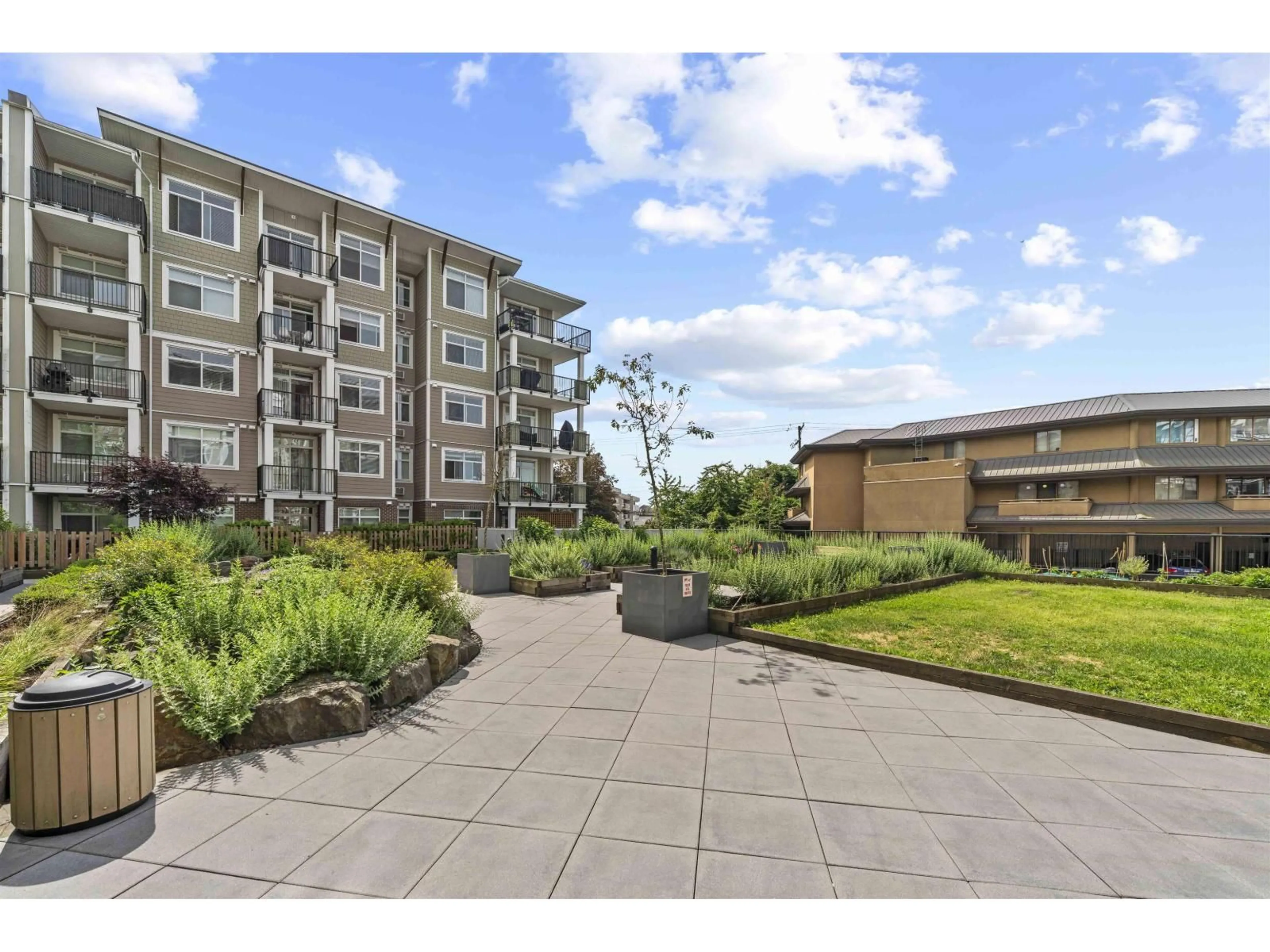 Patio, unknown for 305 - 20686 EASTLEIGH CRESCENT, Langley British Columbia V3A0M4