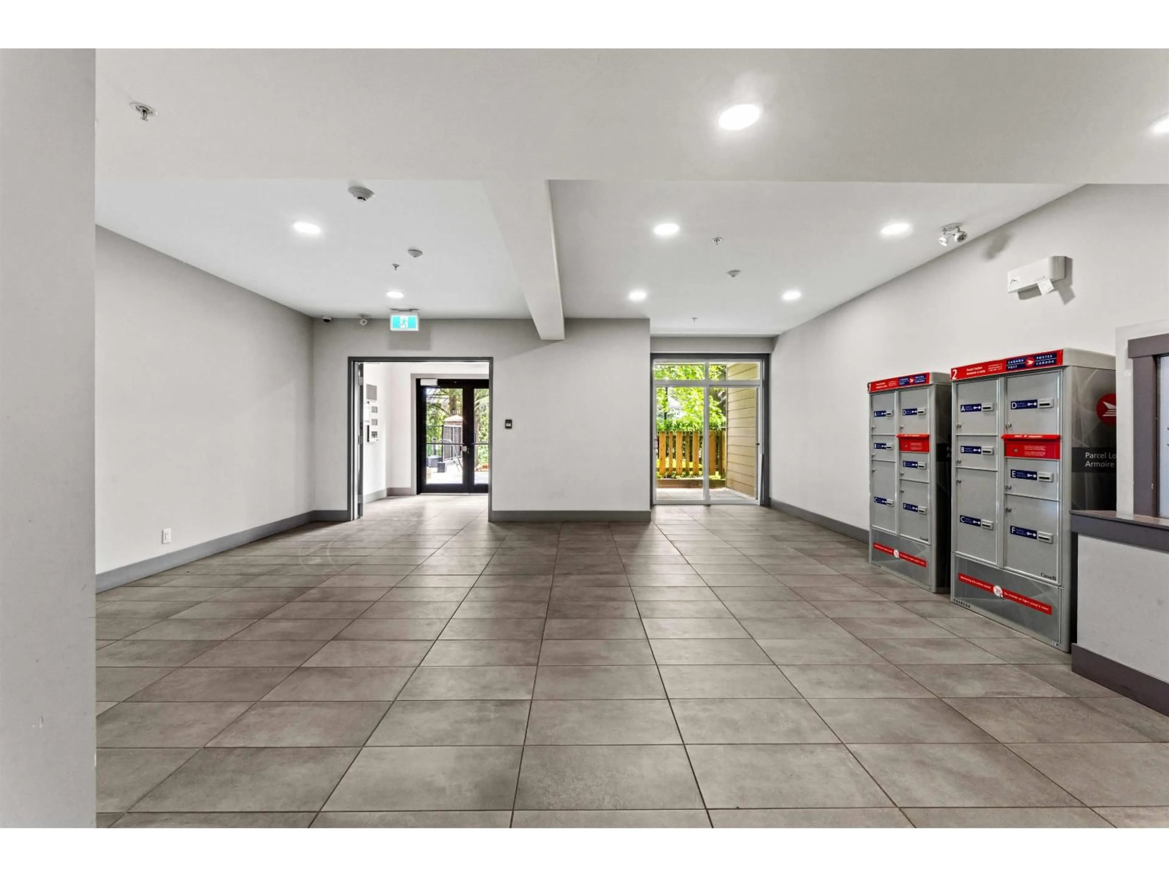 Indoor foyer for 305 - 20686 EASTLEIGH CRESCENT, Langley British Columbia V3A0M4
