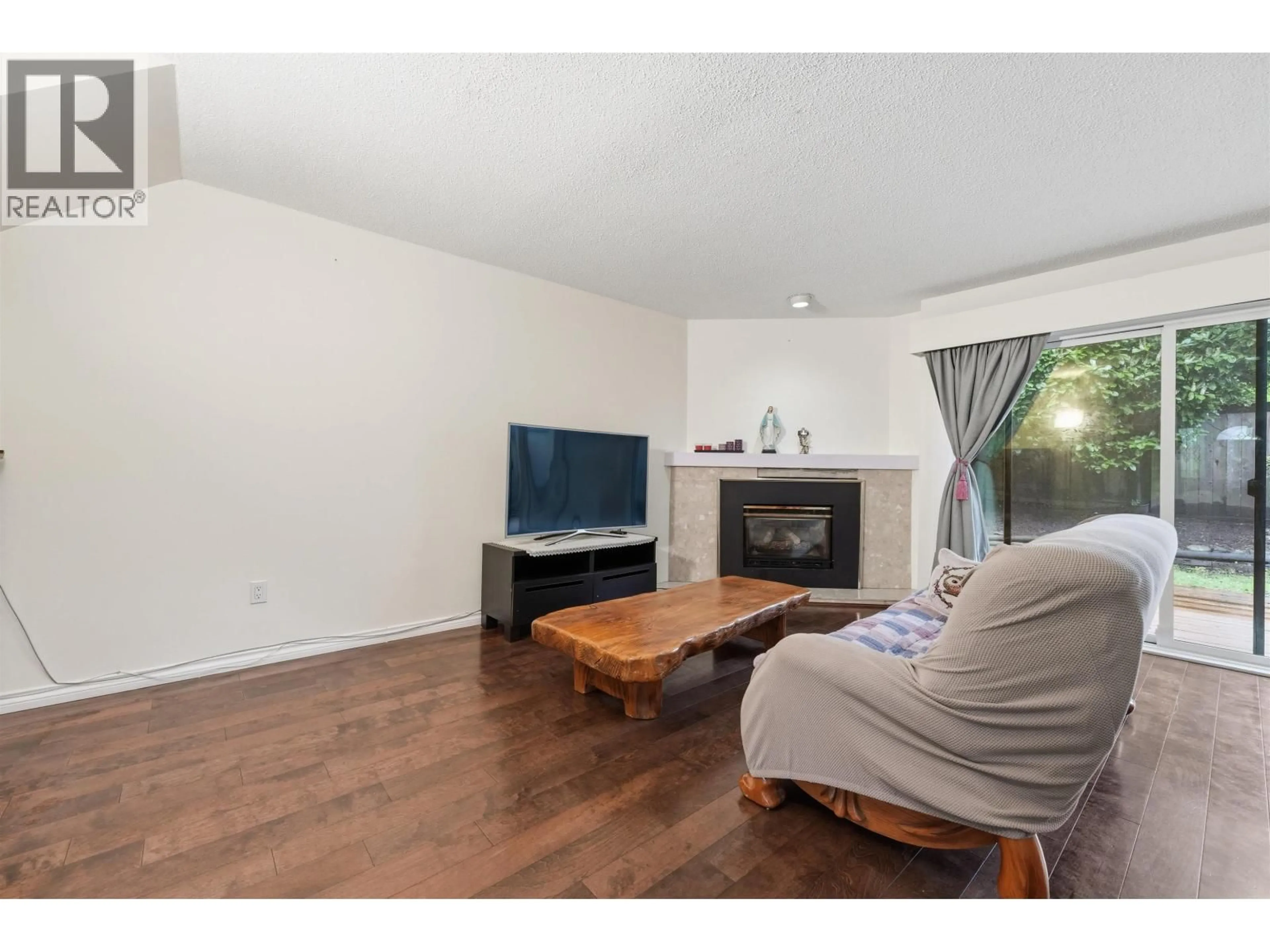 Living room with furniture, wood/laminate floor for 4290 BRIDGEWATER CRESCENT, Burnaby British Columbia V3N4M7