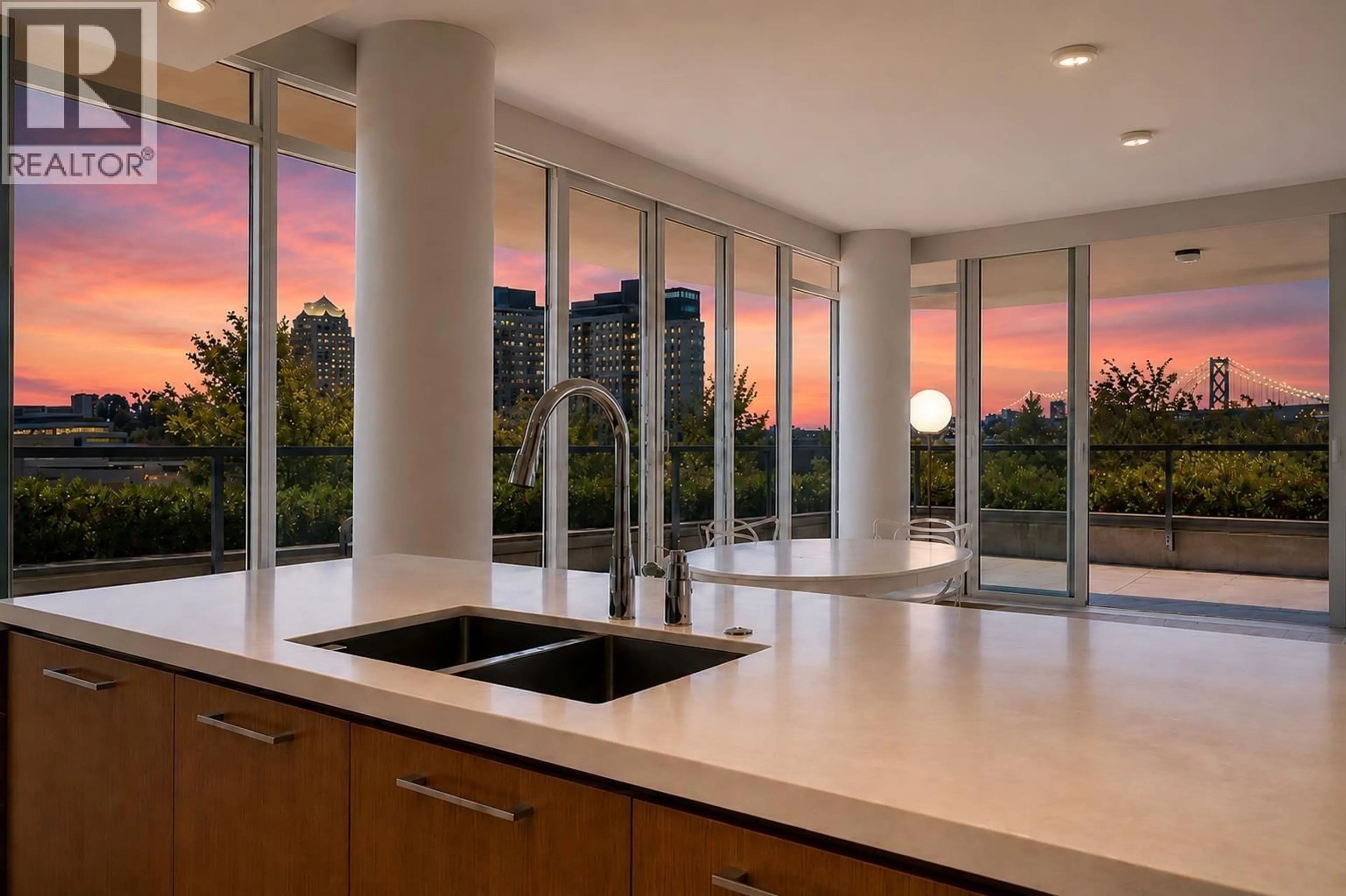 Contemporary kitchen, unknown for 403 - 788 ARTHUR ERICKSON PLACE, Vancouver British Columbia V7T0B6