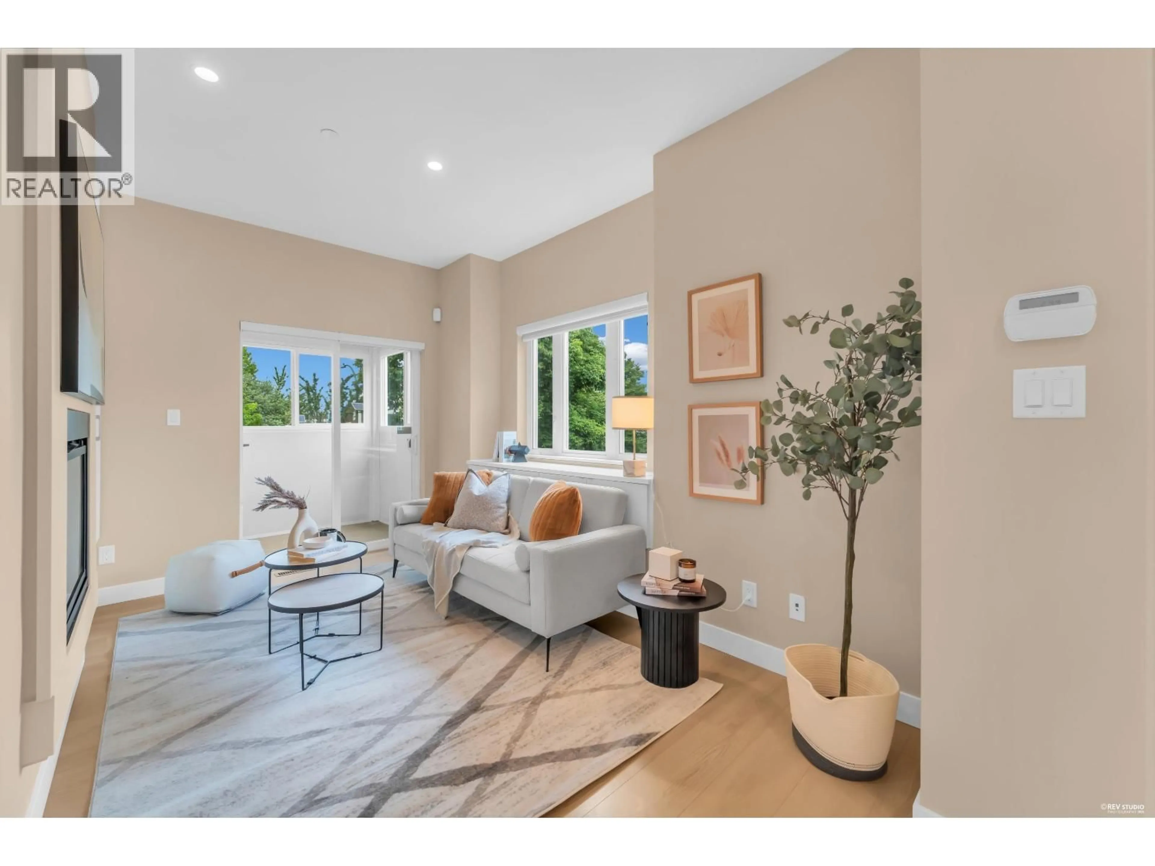 Living room with furniture, ceramic/tile floor for 3249 SOPHIA STREET, Vancouver British Columbia V5V3T2