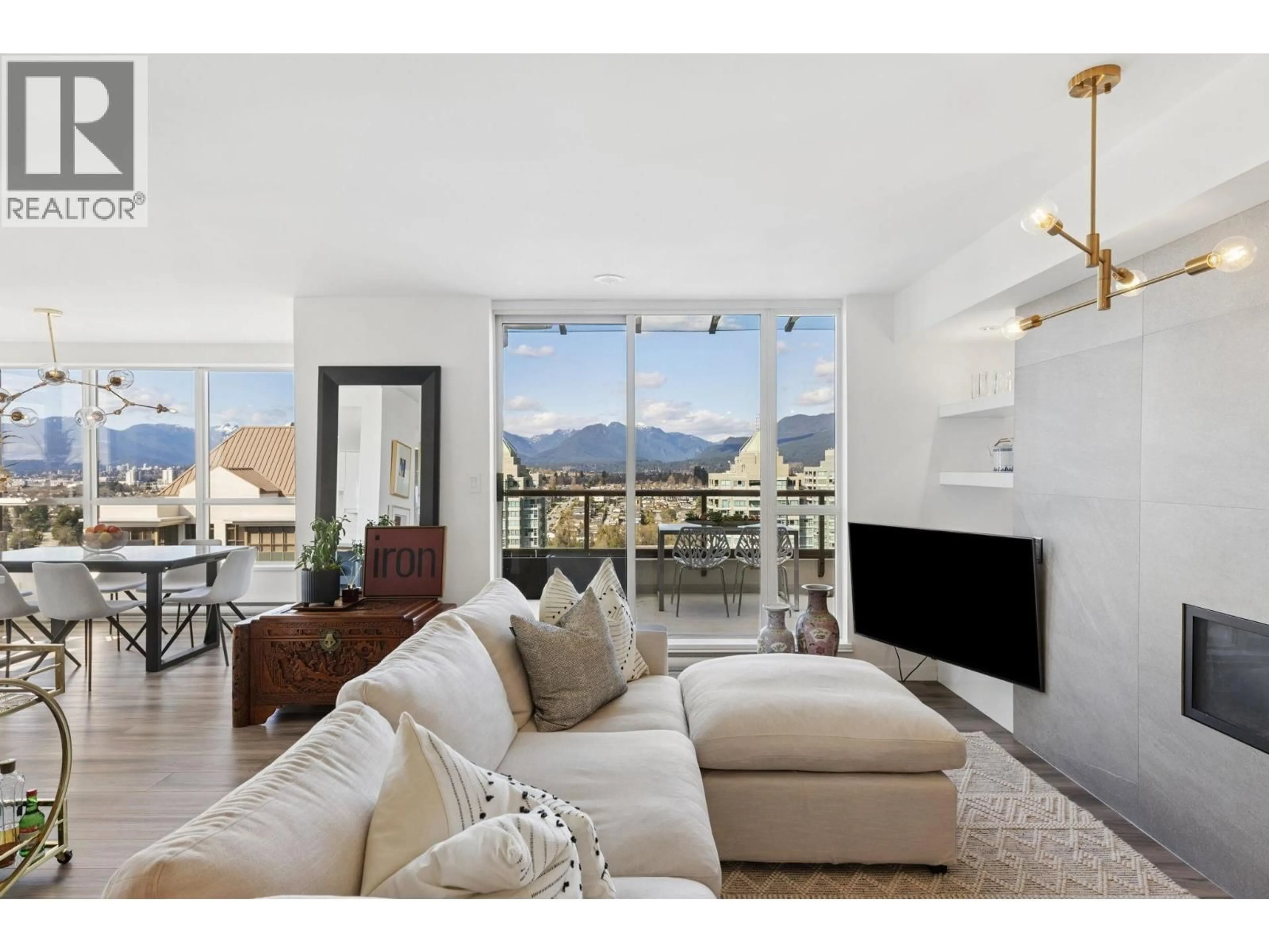 Living room with furniture, unknown for 3203 - 2138 MADISON AVENUE, Burnaby British Columbia V5C6T6
