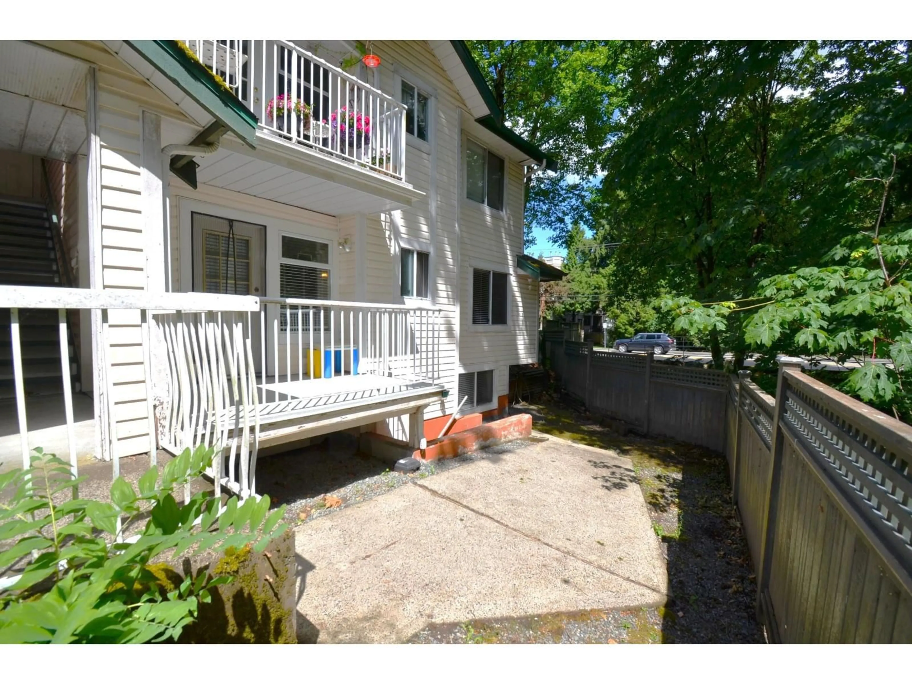 Patio, street for 108 - 10308 155A STREET, Surrey British Columbia V3R4K5