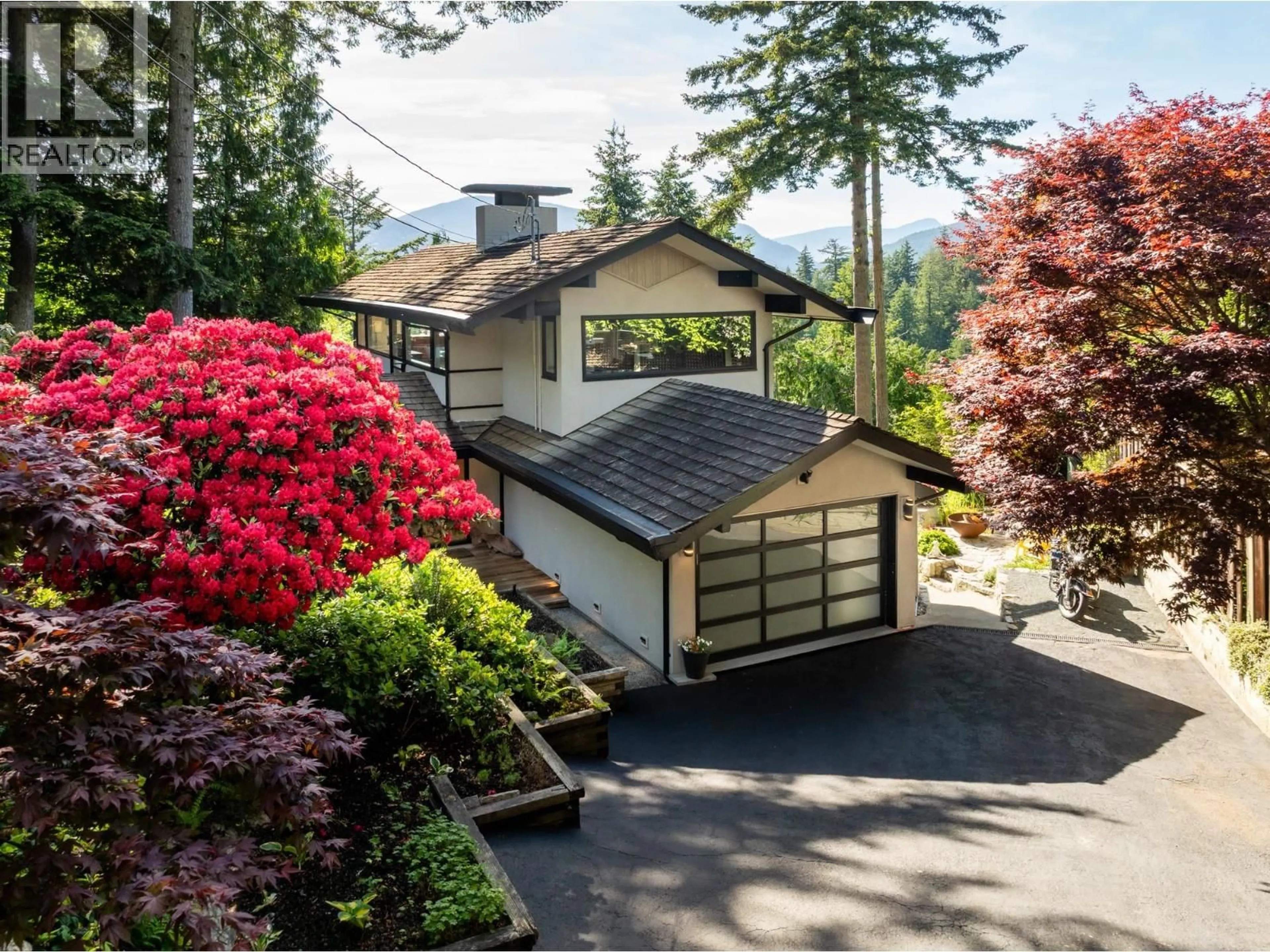 Home with vinyl exterior material, mountain view for 6485 MADRONA CRESCENT, West Vancouver British Columbia V7W2J7