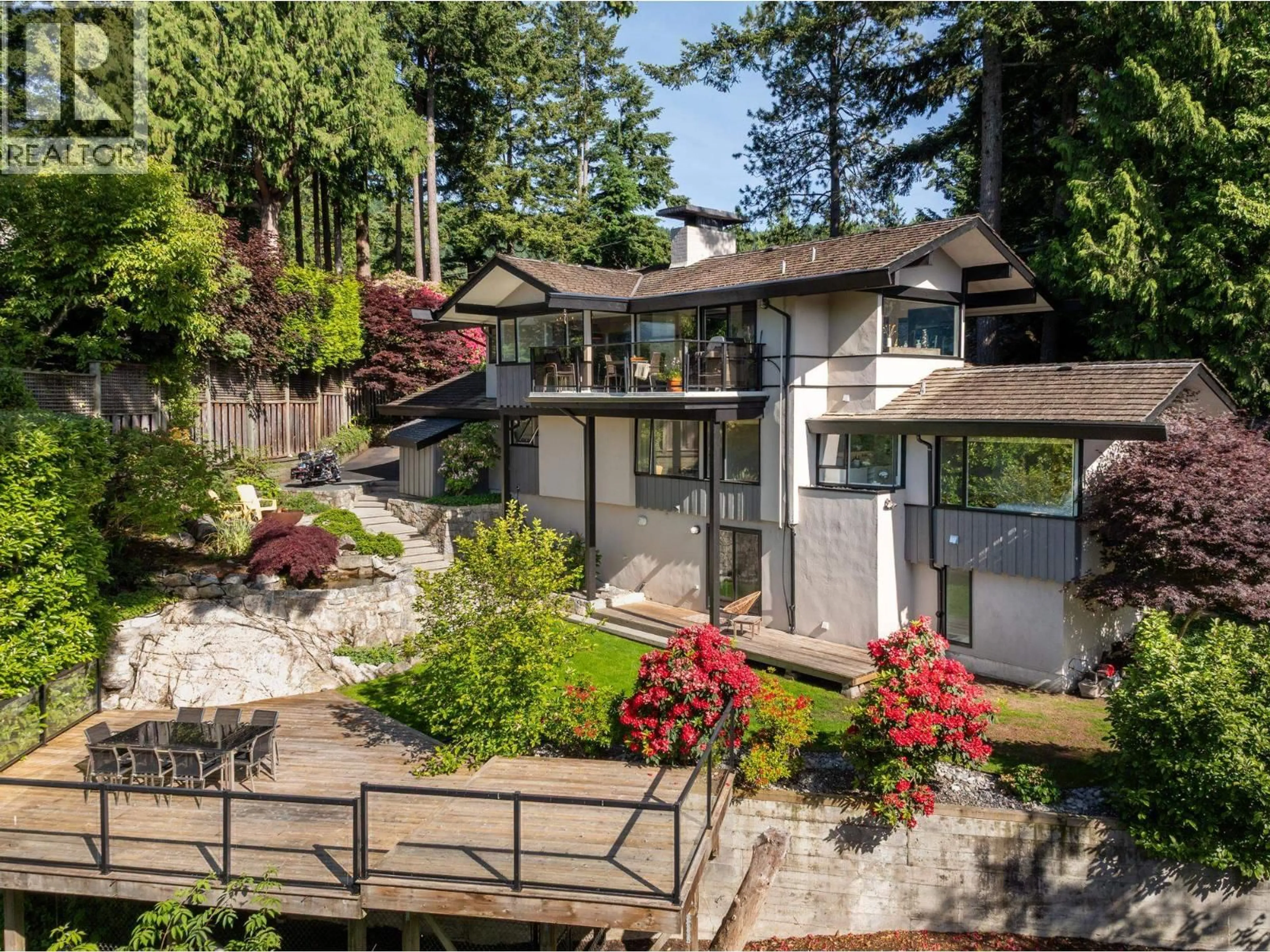 A pic from outside/outdoor area/front of a property/back of a property/a pic from drone, street for 6485 MADRONA CRESCENT, West Vancouver British Columbia V7W2J7