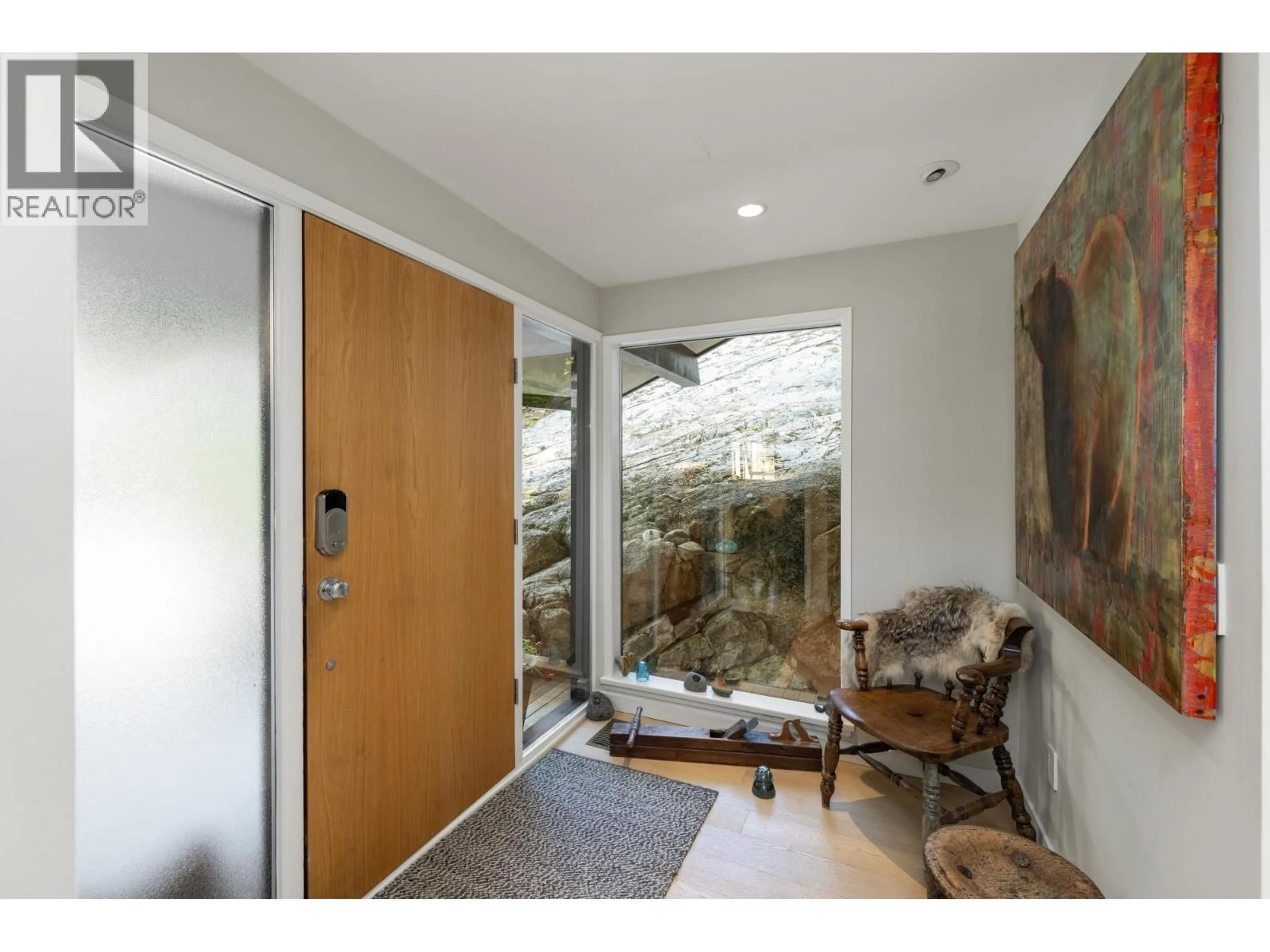 Indoor entryway for 6485 MADRONA CRESCENT, West Vancouver British Columbia V7W2J7