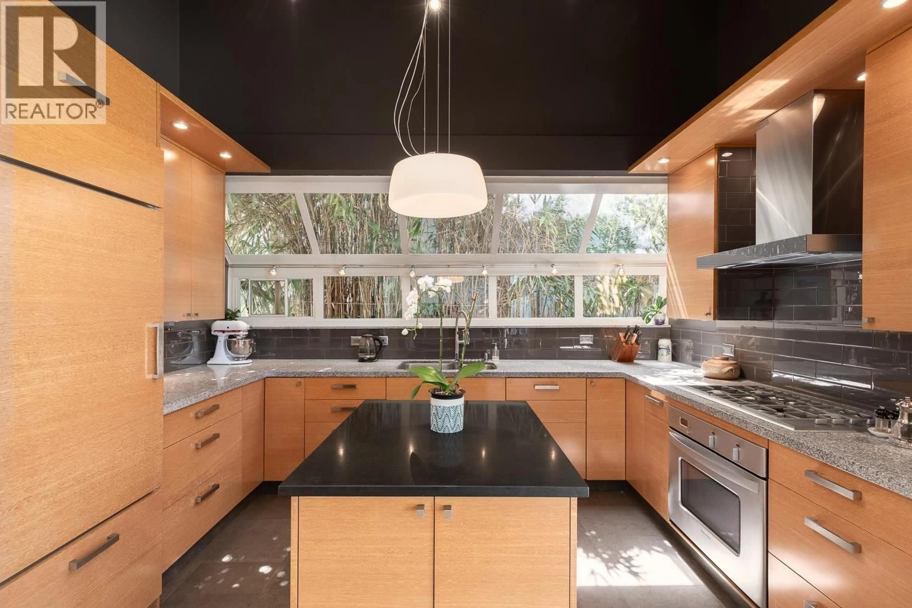 Contemporary kitchen, unknown for 6309 DUNBAR STREET, Vancouver British Columbia V6N1X3