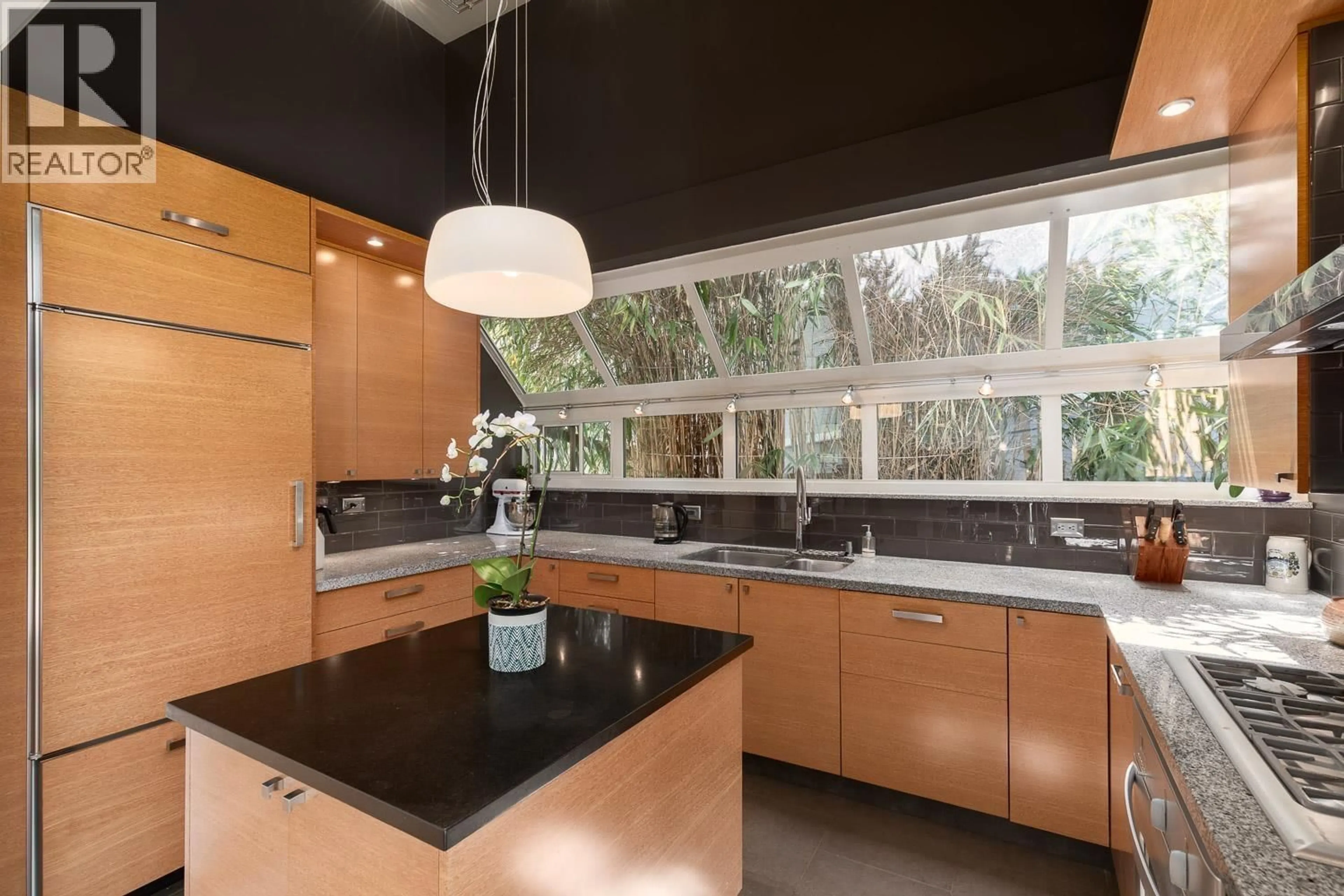 Contemporary kitchen, unknown for 6309 DUNBAR STREET, Vancouver British Columbia V6N1X3