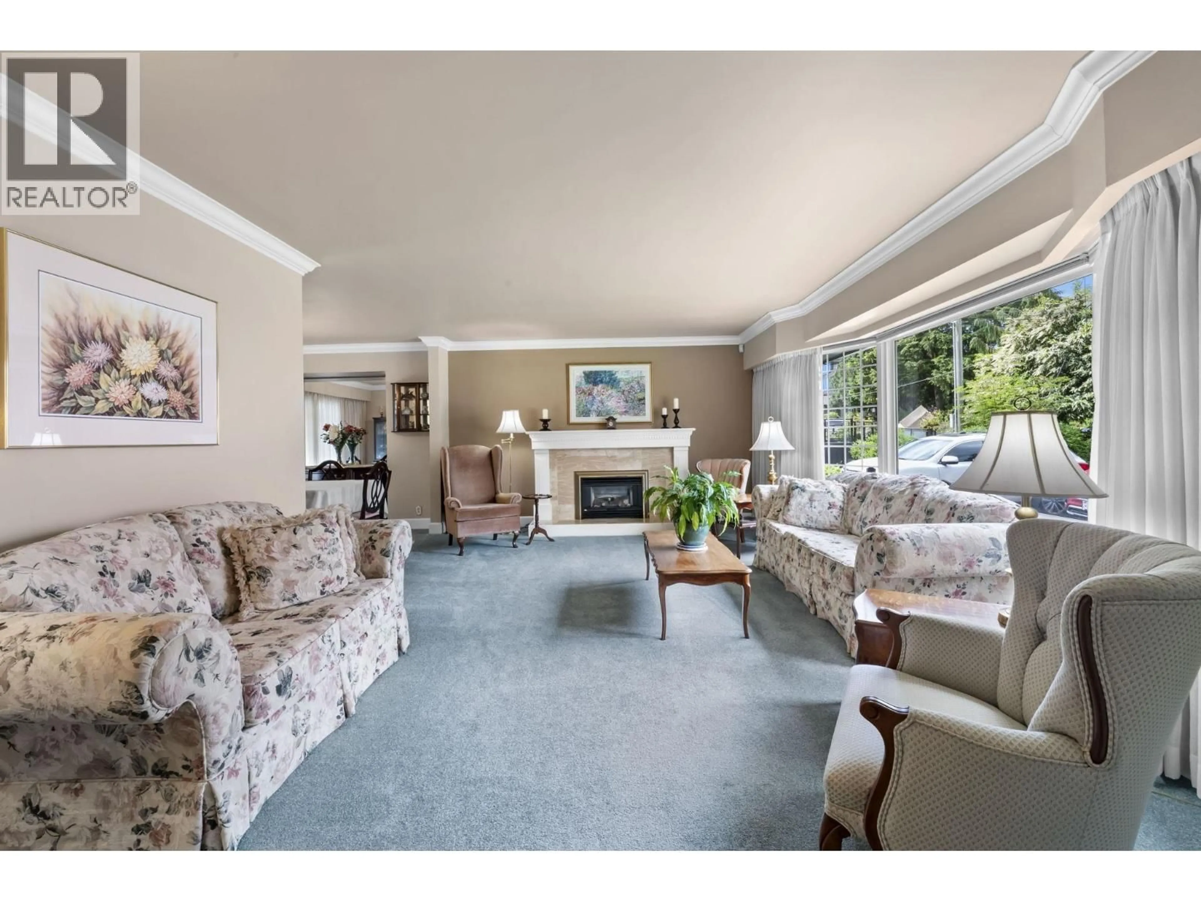 Living room with furniture, unknown for 927 SELKIRK CRESCENT, Coquitlam British Columbia V3J6E4