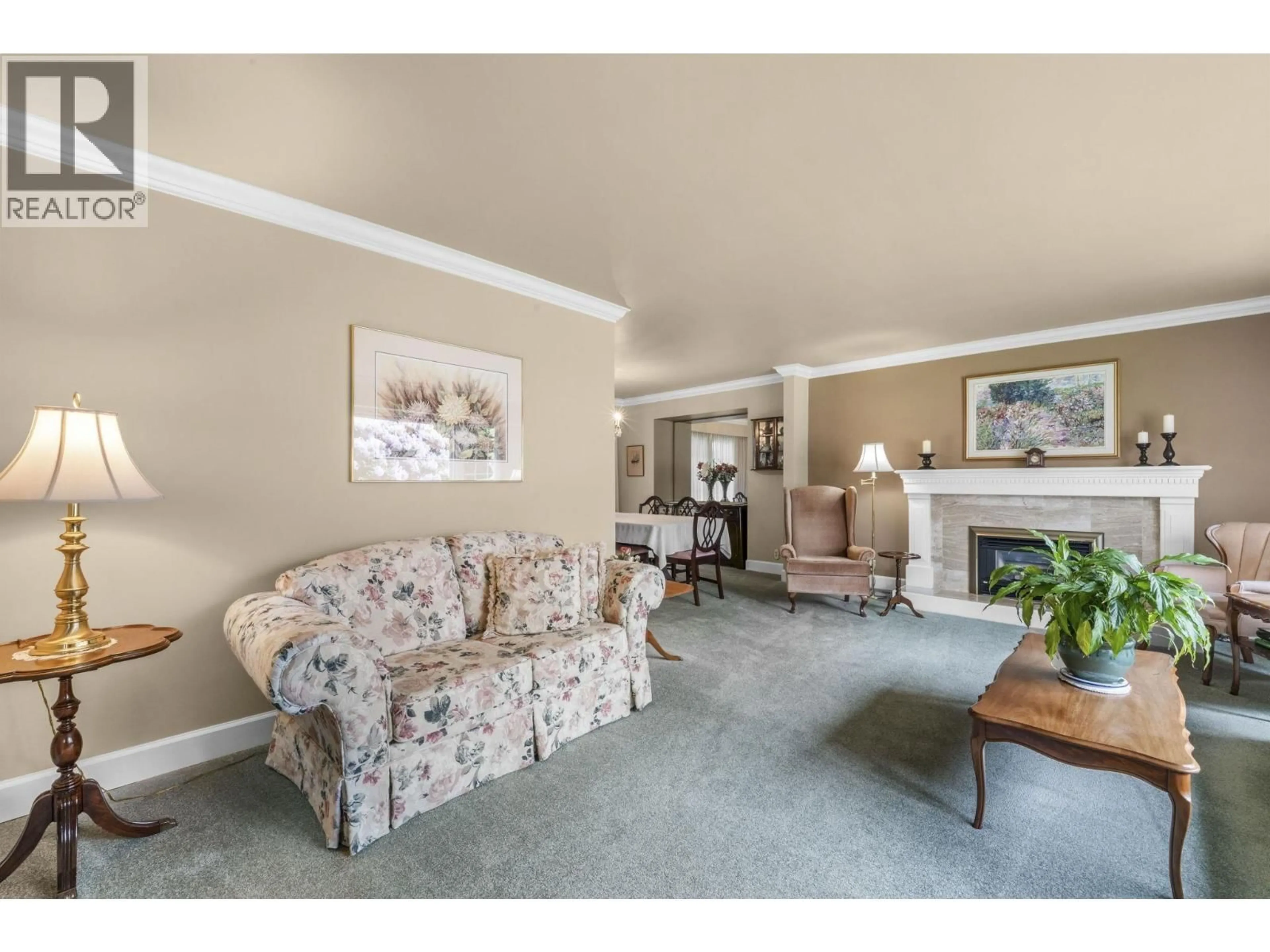 Living room with furniture, carpet floor for 927 SELKIRK CRESCENT, Coquitlam British Columbia V3J6E4