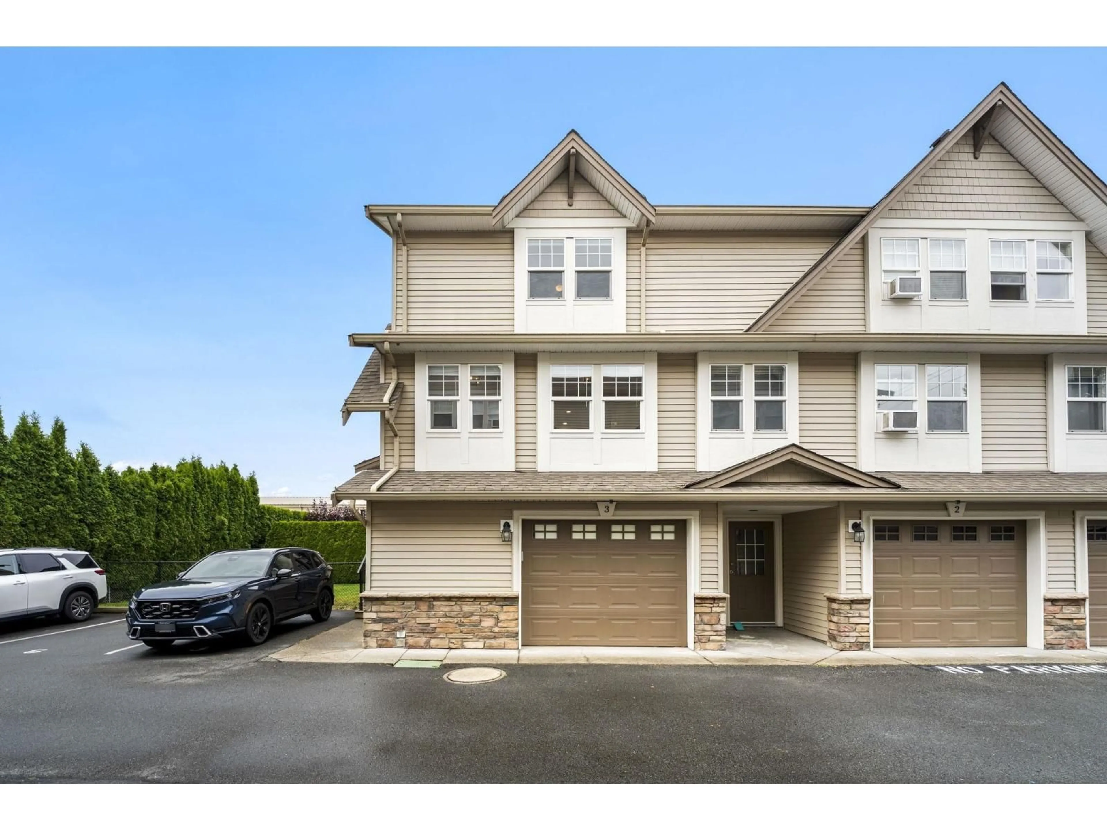 Unknown for 3 - 46538 FIRST AVENUE, Chilliwack British Columbia V2P1W9